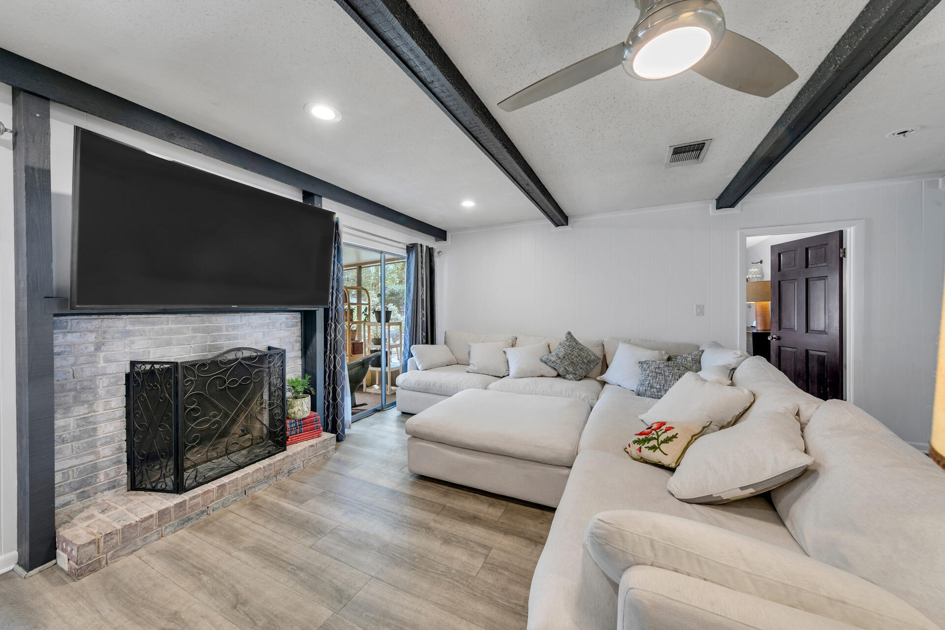 20 NE Cambridge Avenue