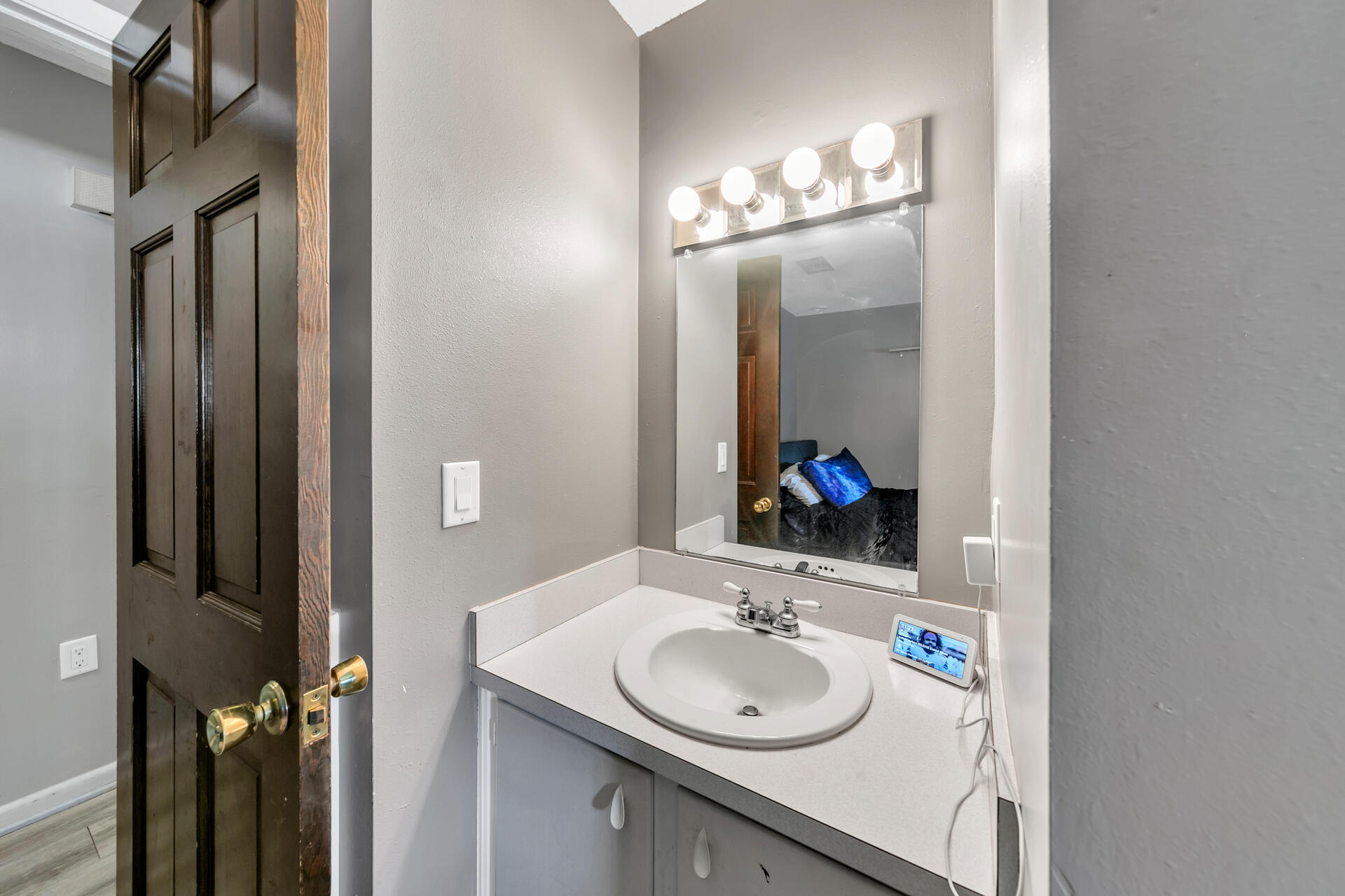 20 NE Cambridge Avenue