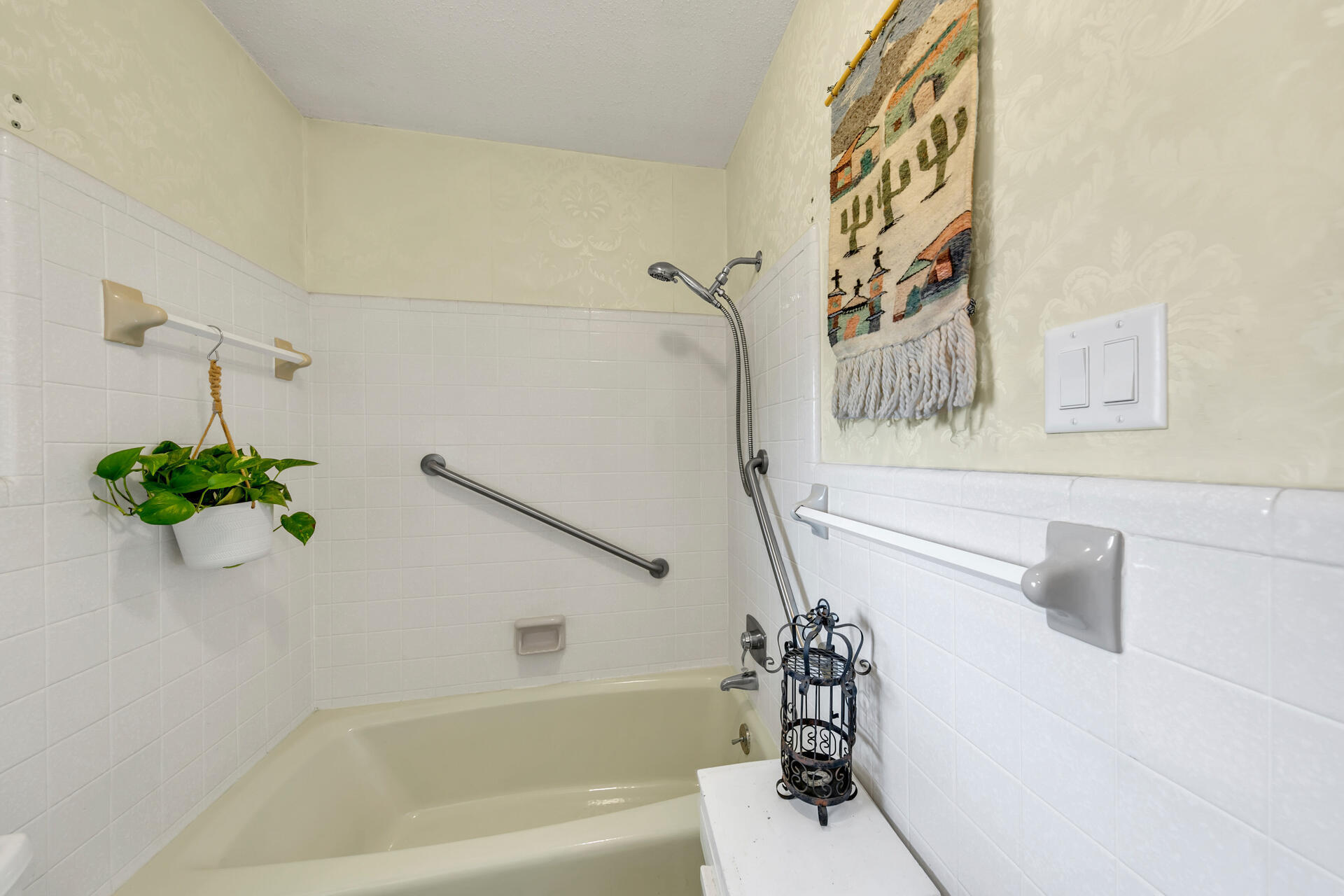 20 NE Cambridge Avenue