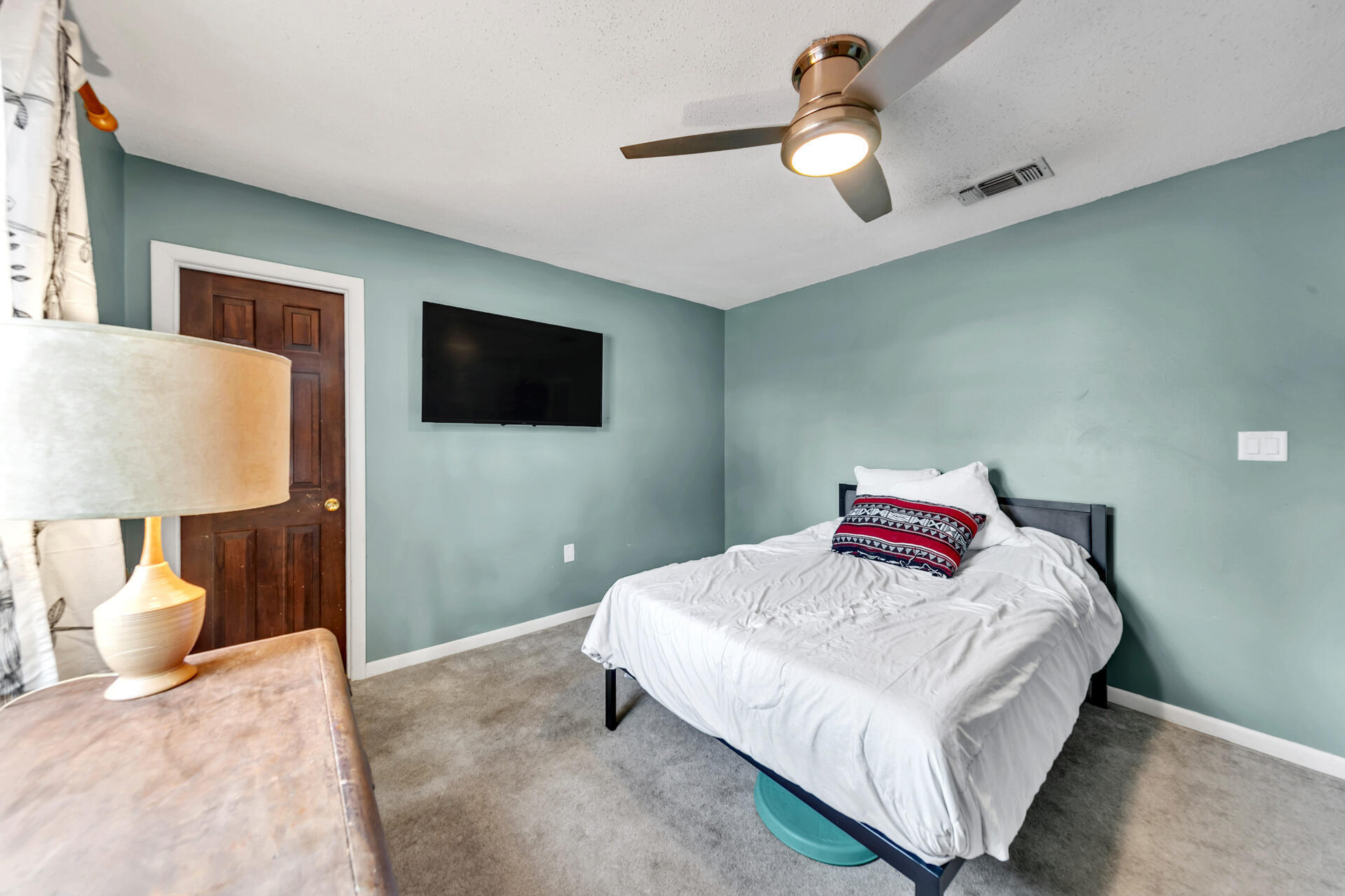 20 NE Cambridge Avenue