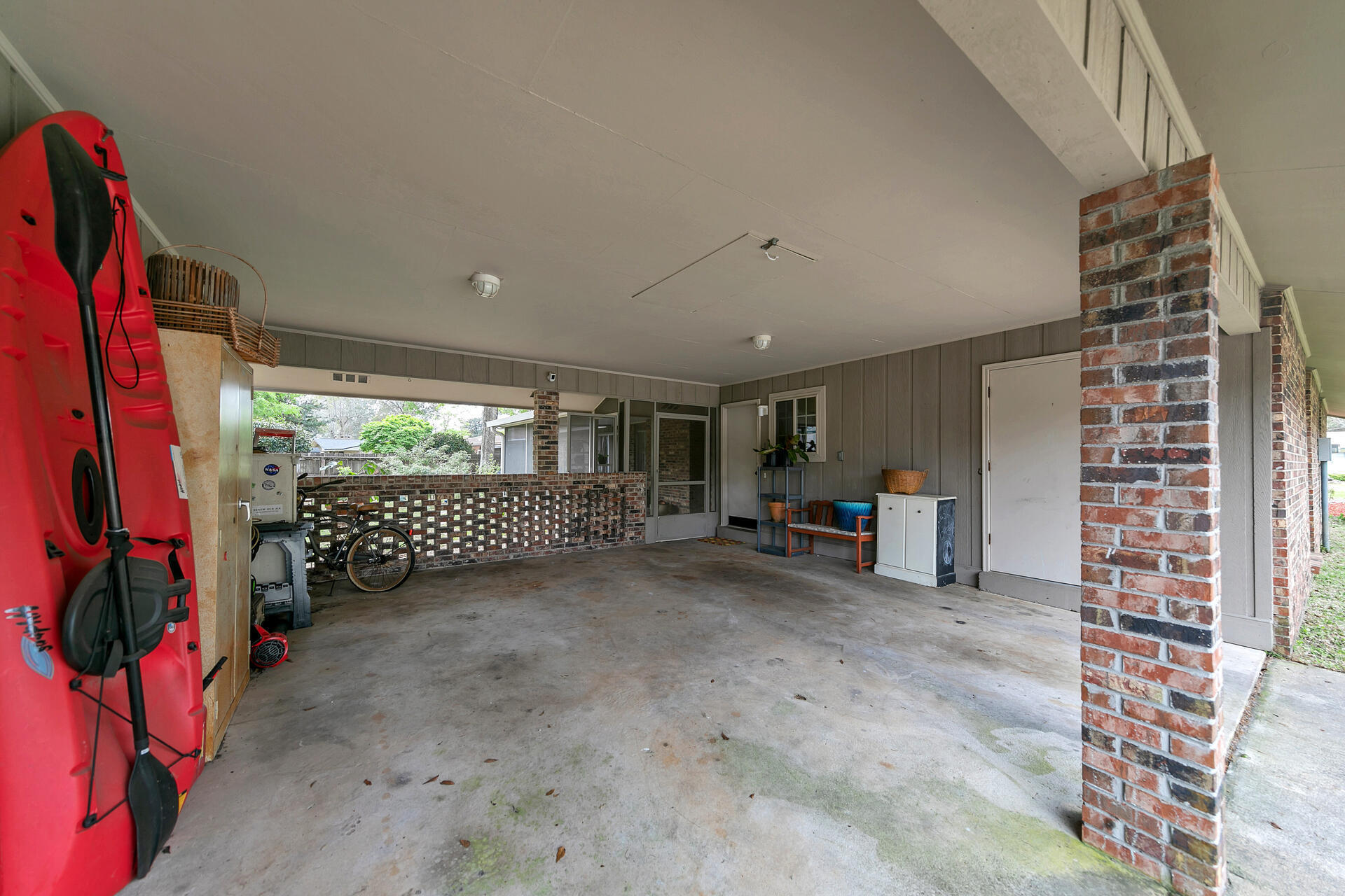 20 NE Cambridge Avenue