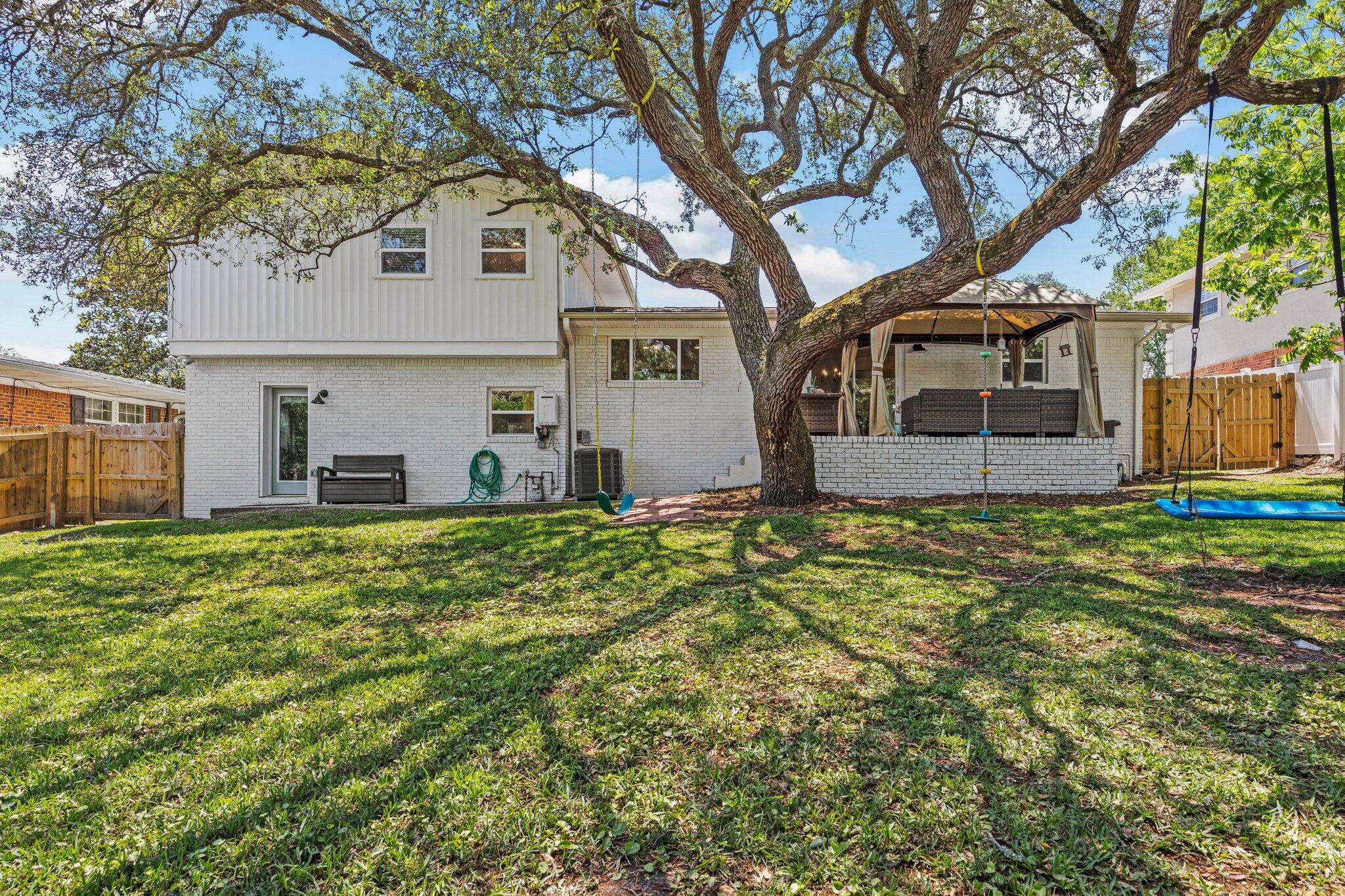 221 NW Bayou Woods Dr Drive