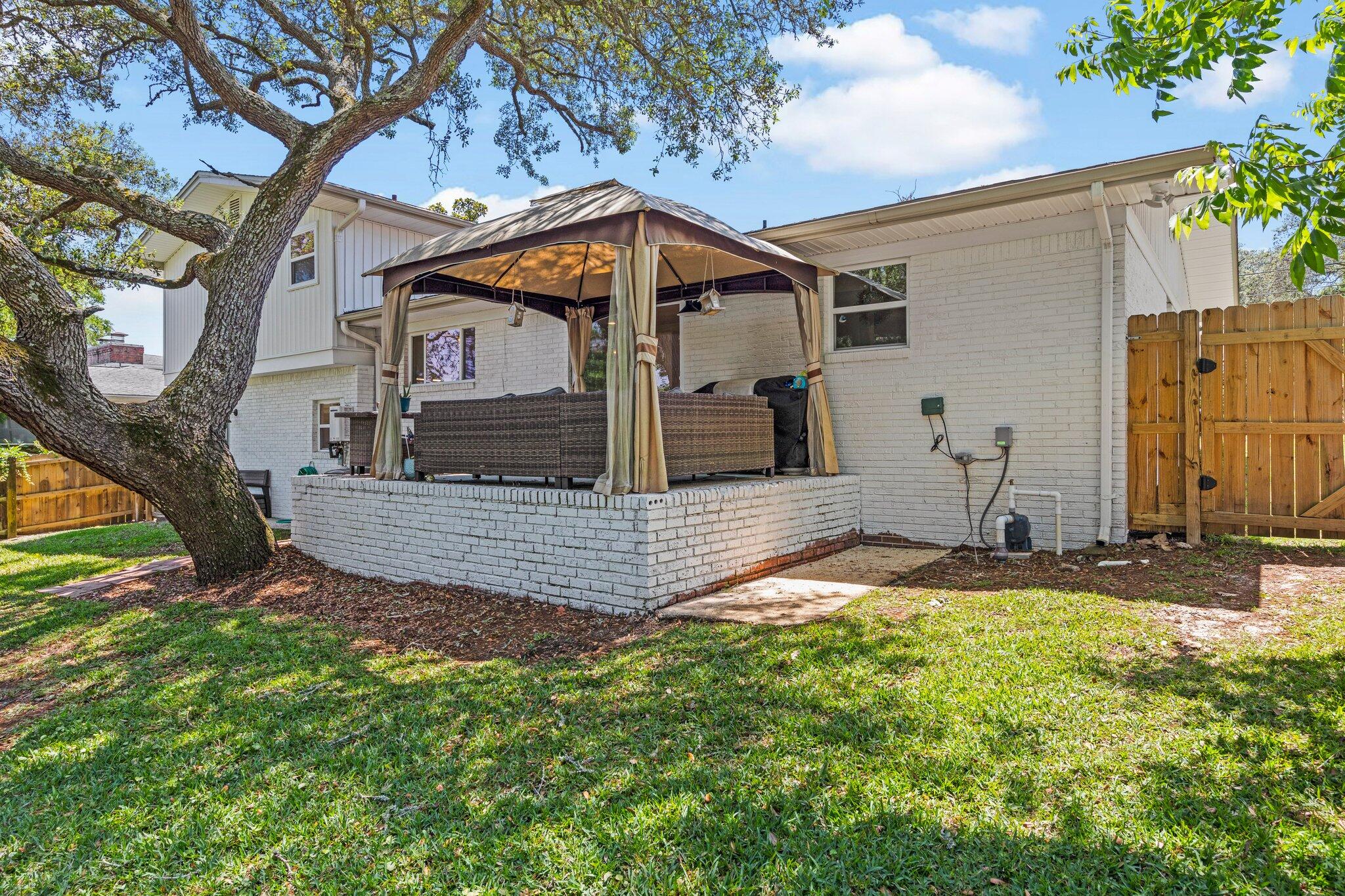 221 NW Bayou Woods Dr Drive