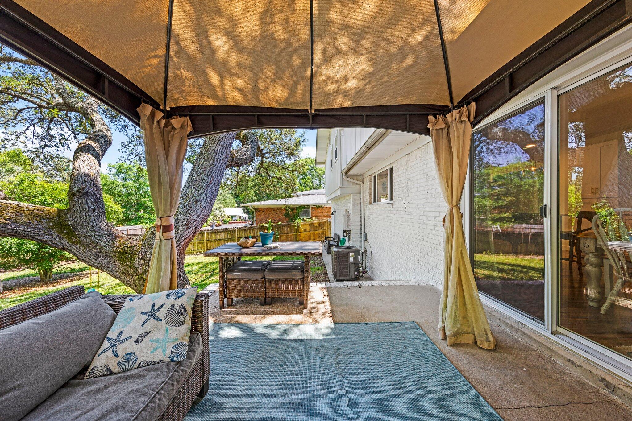 221 NW Bayou Woods Dr Drive