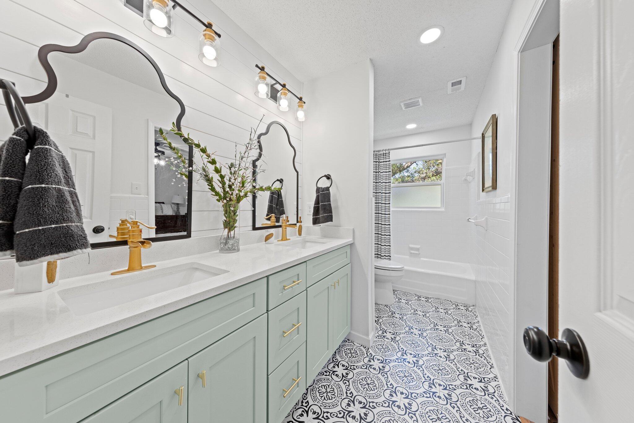 221 NW Bayou Woods Dr Drive