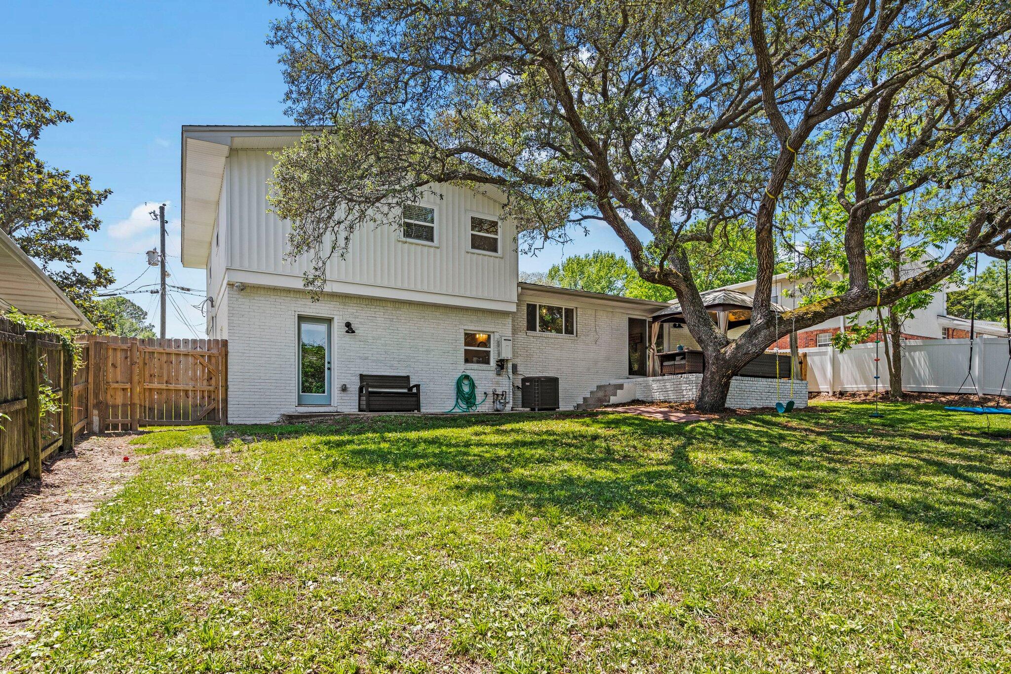 221 NW Bayou Woods Dr Drive