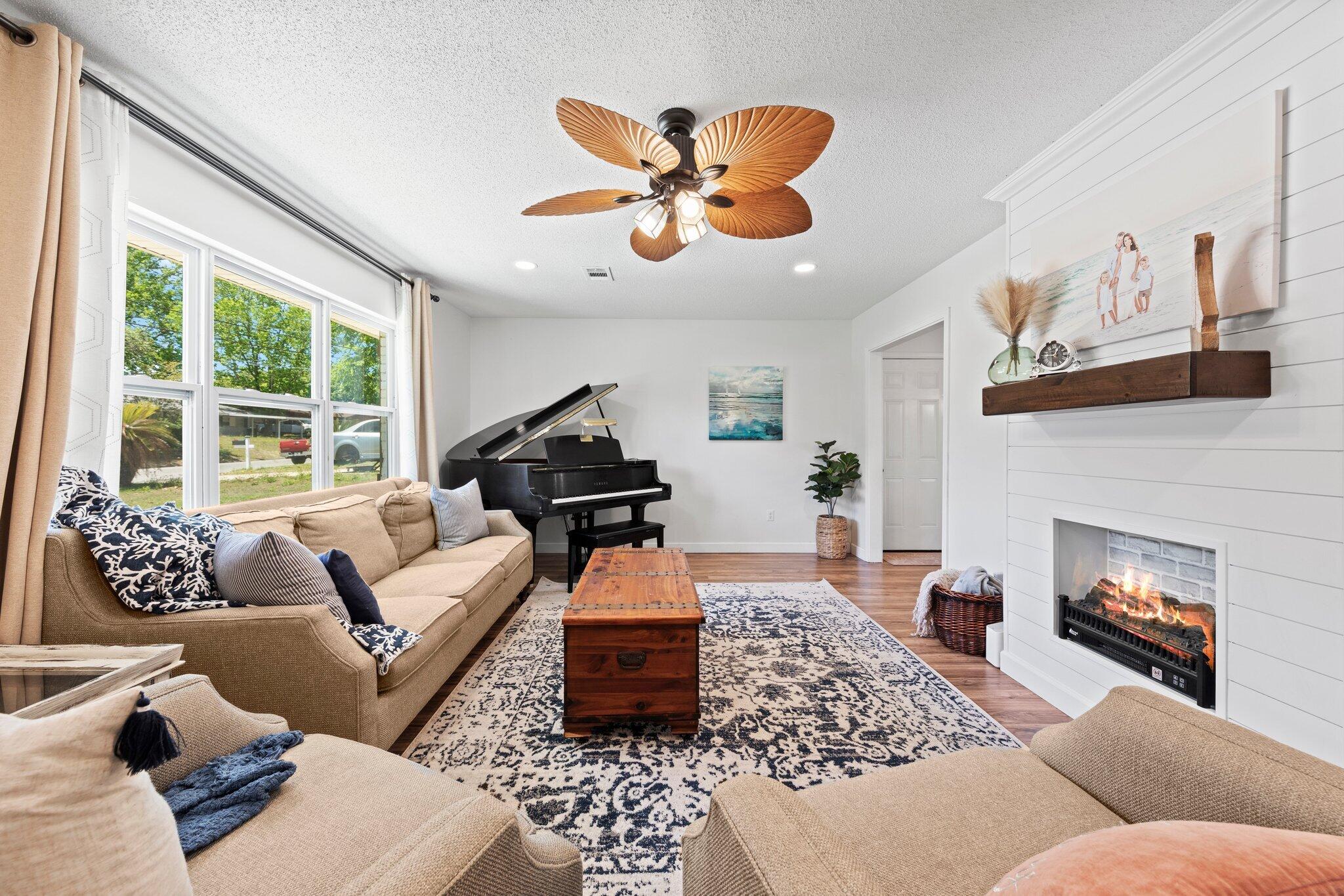 221 NW Bayou Woods Dr Drive