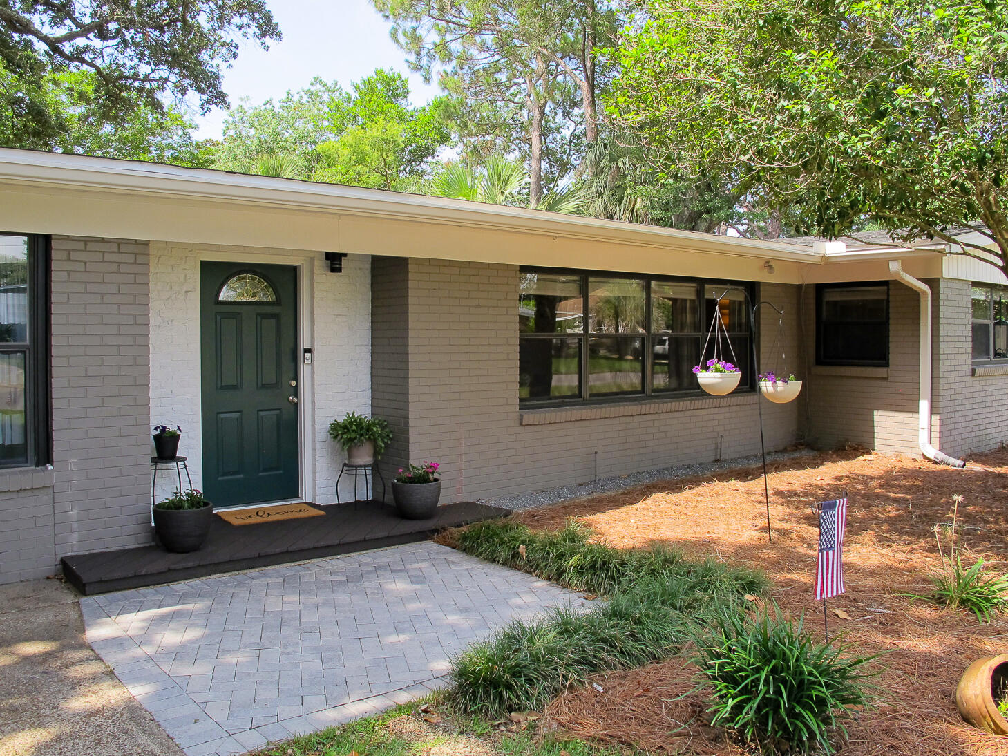 220 NW Gilda Place