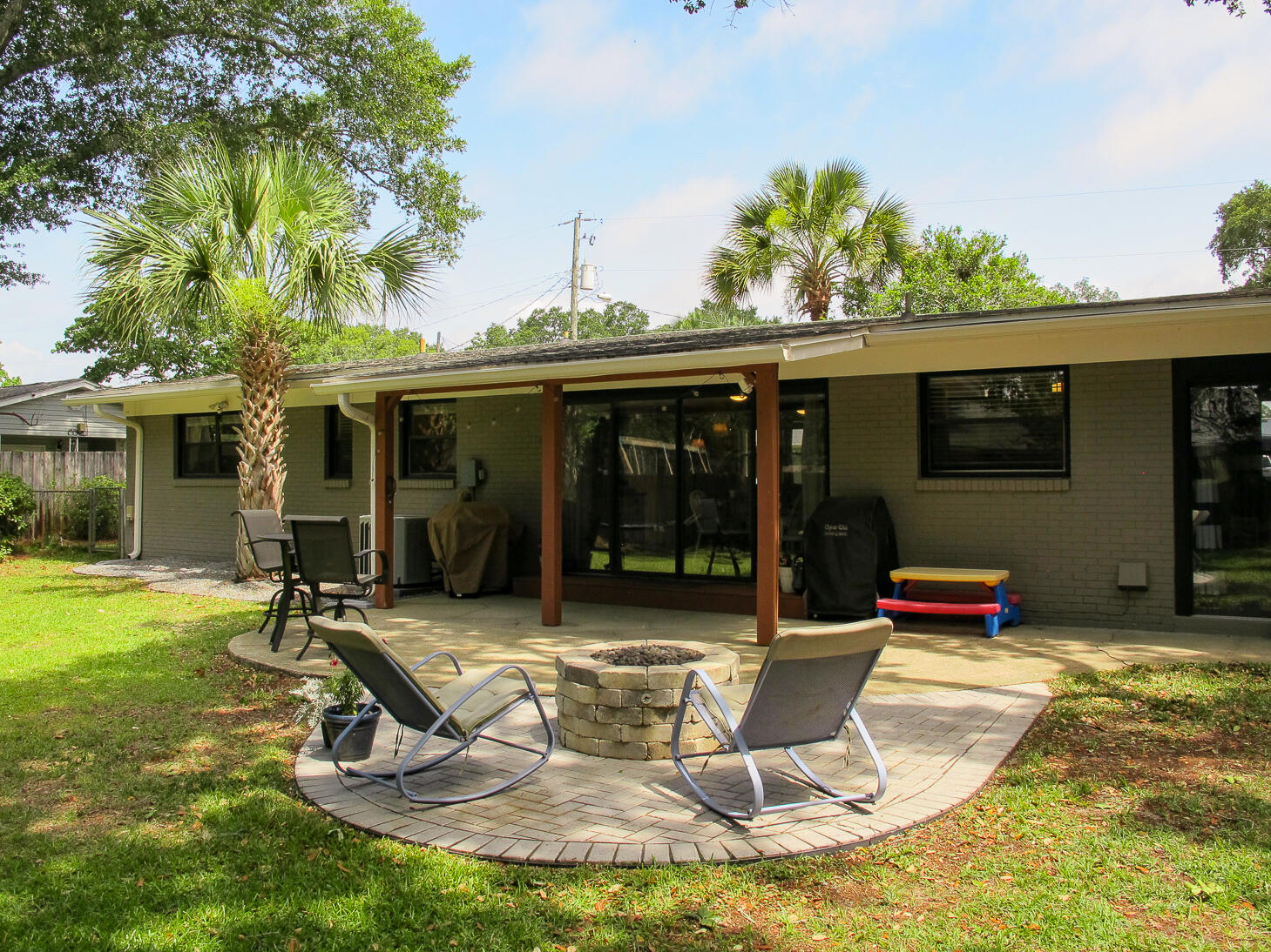 220 NW Gilda Place