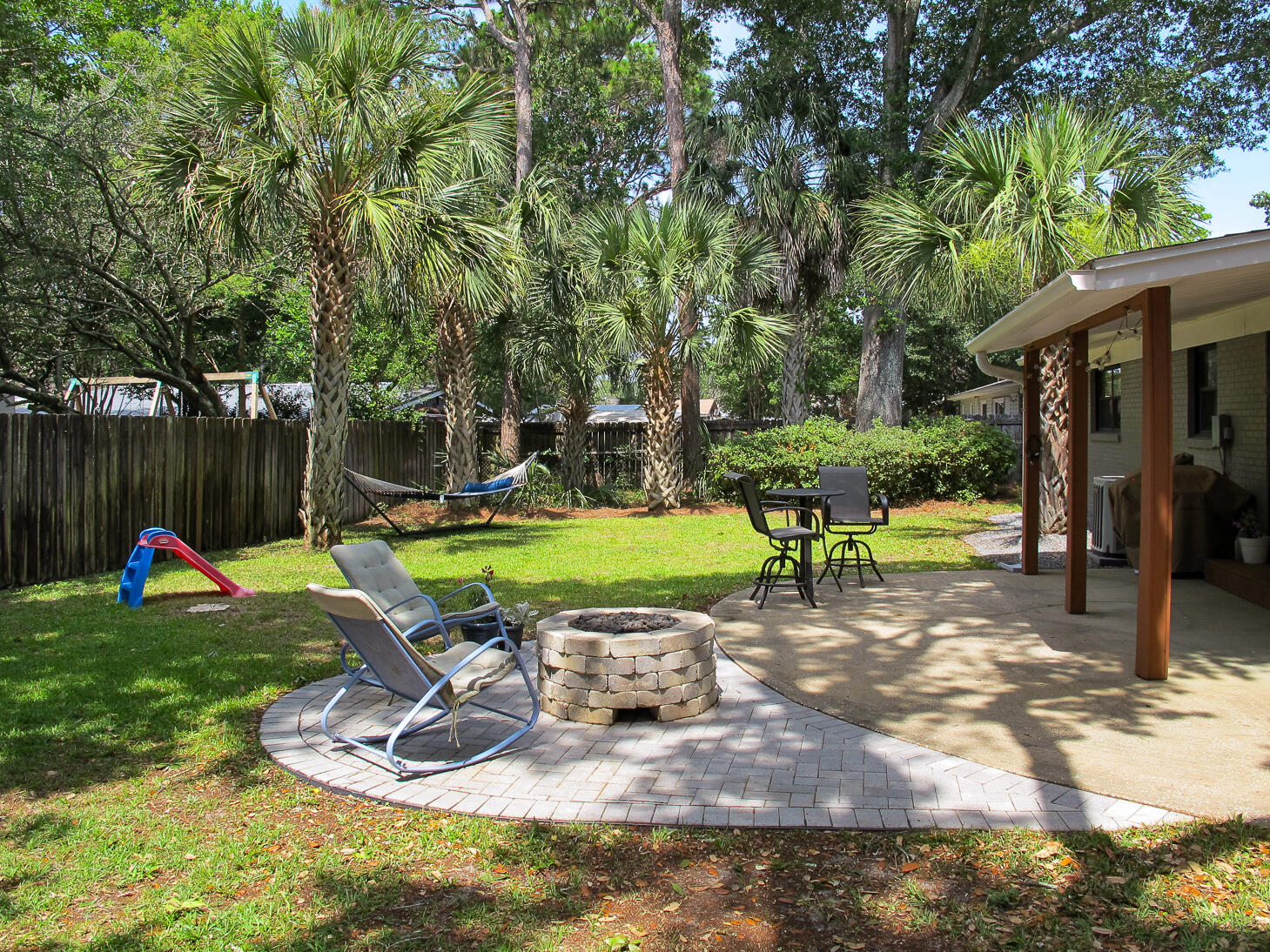 220 NW Gilda Place