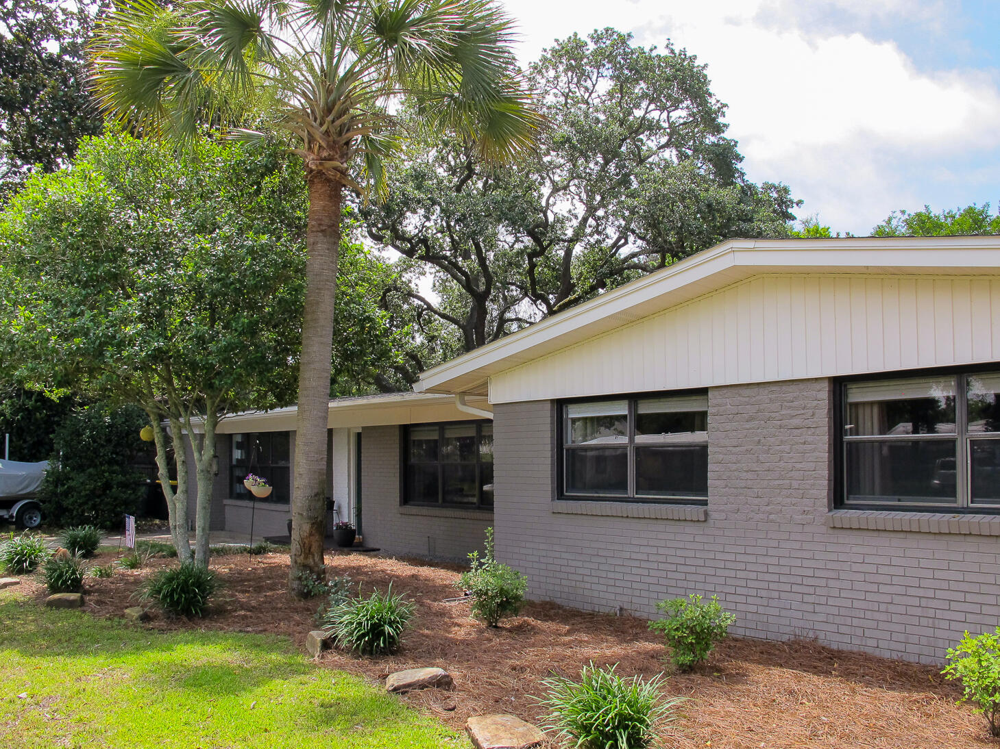 220 NW Gilda Place