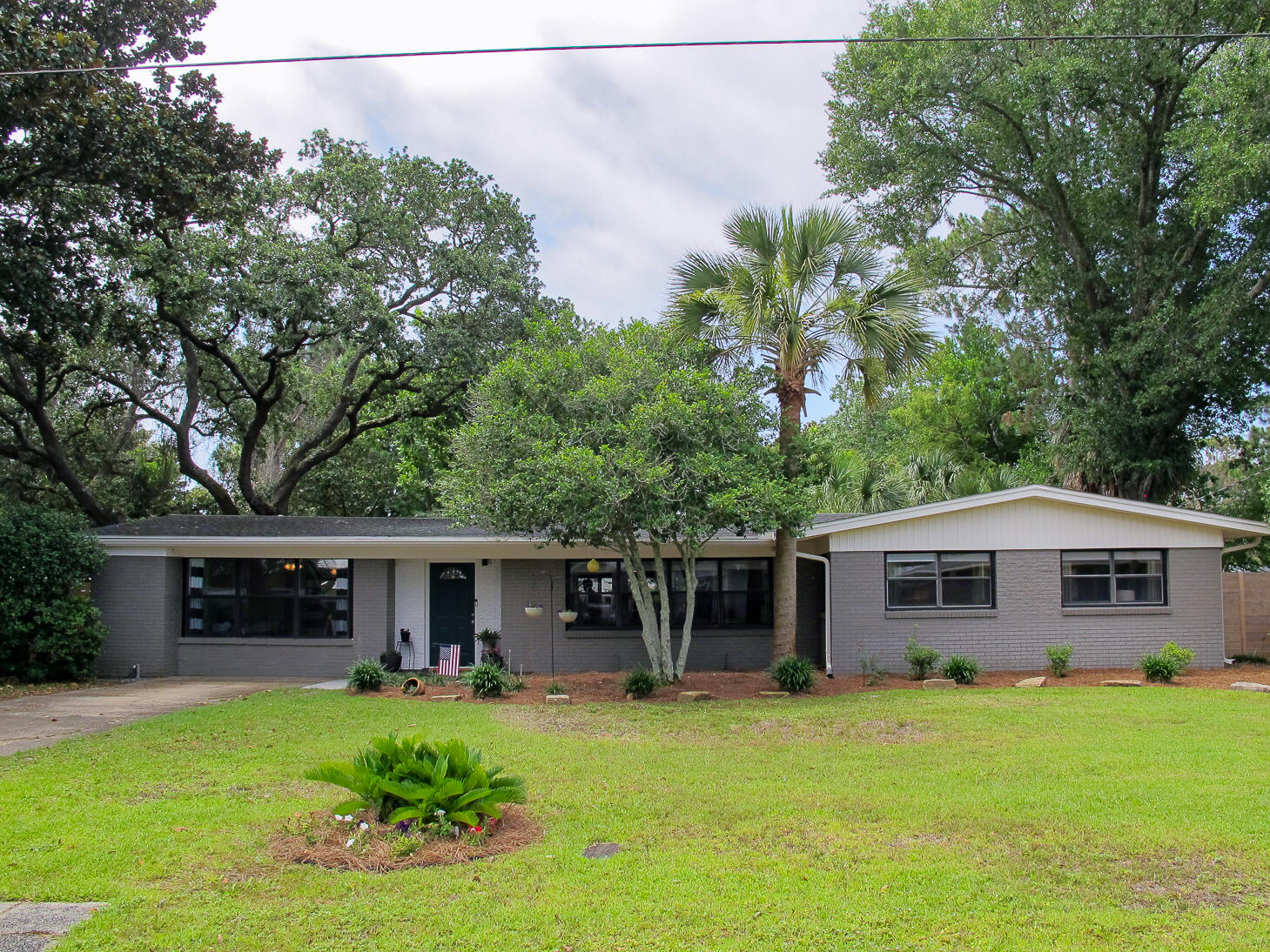 220 NW Gilda Place