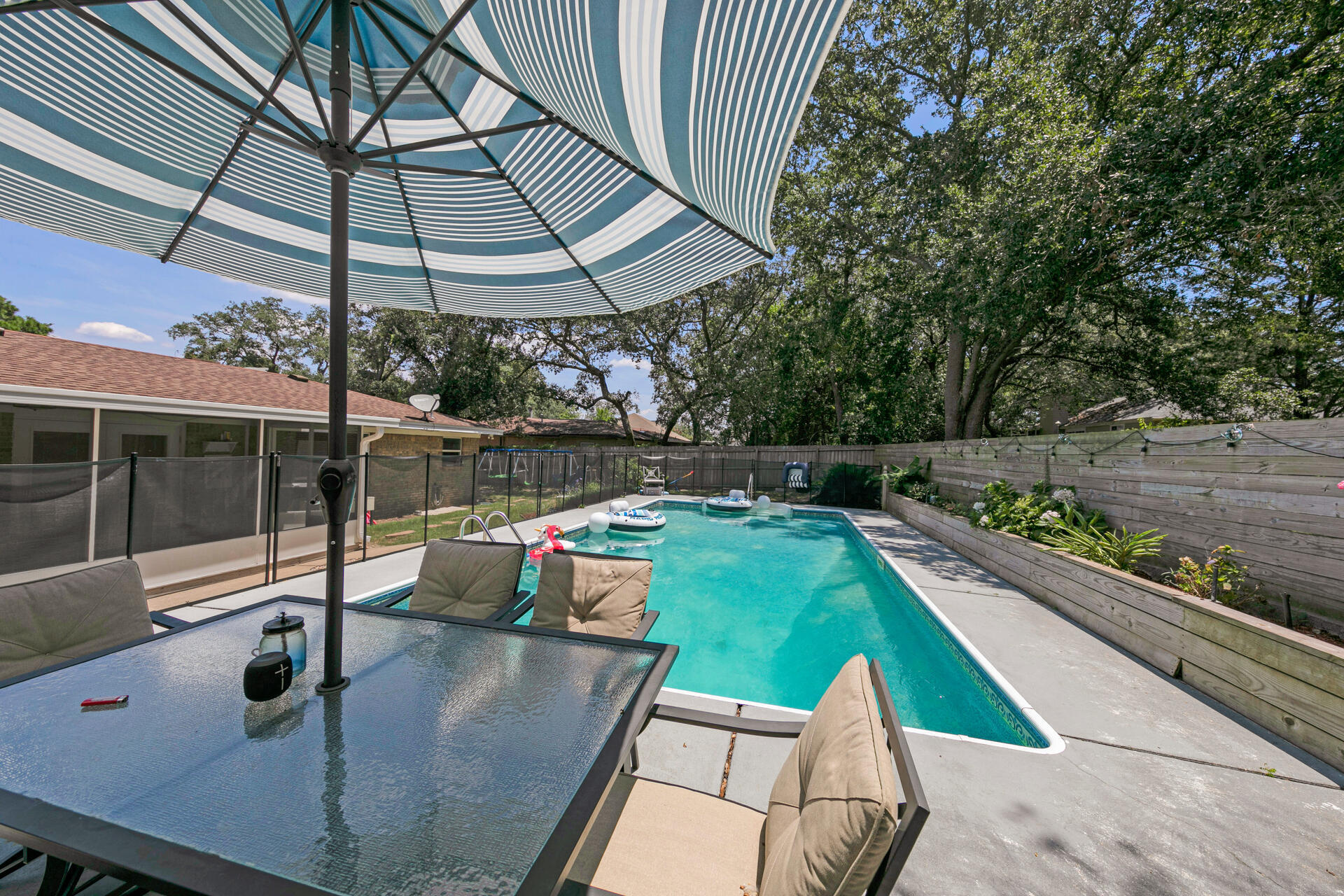 300 NW Vaughan Street