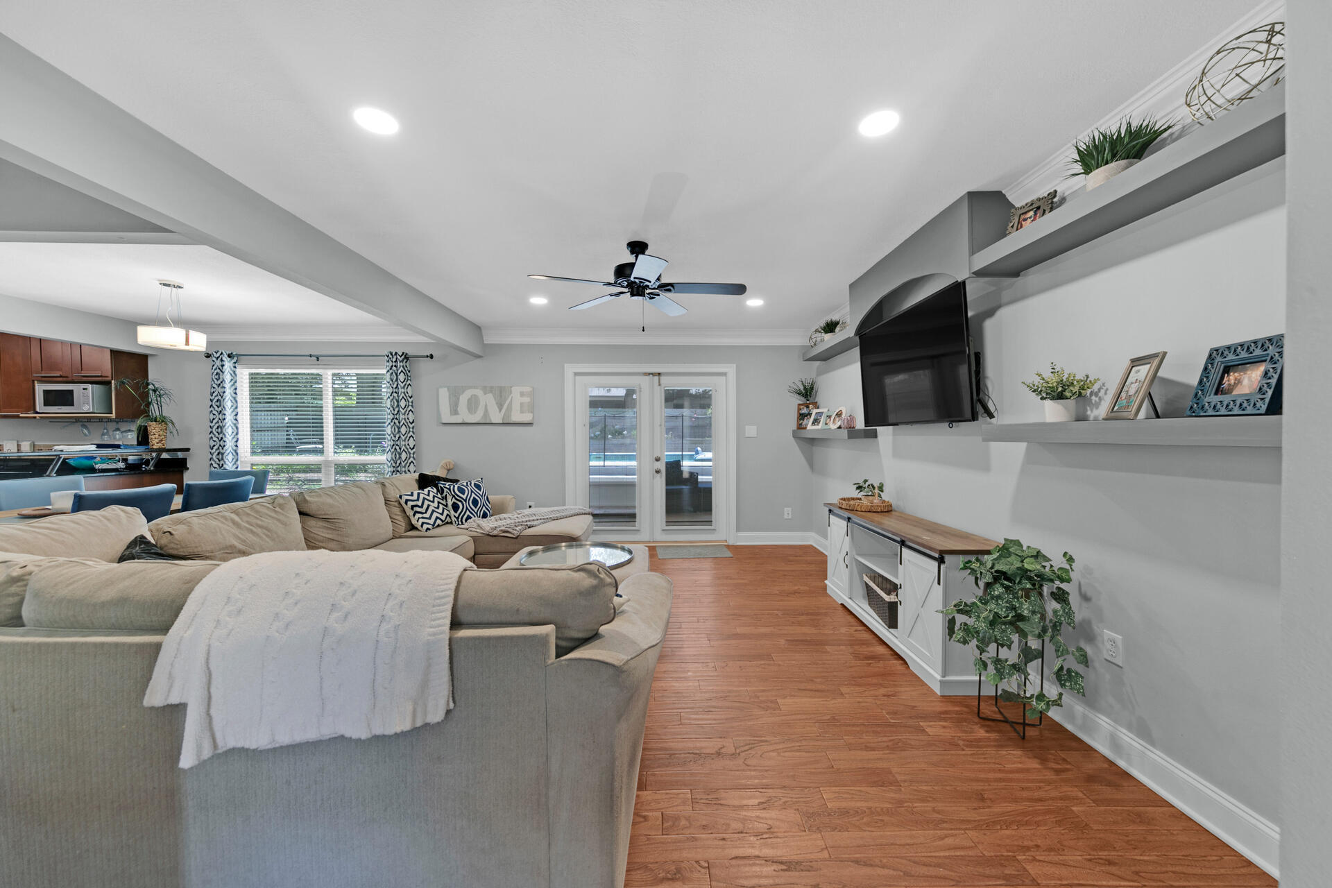 300 NW Vaughan Street