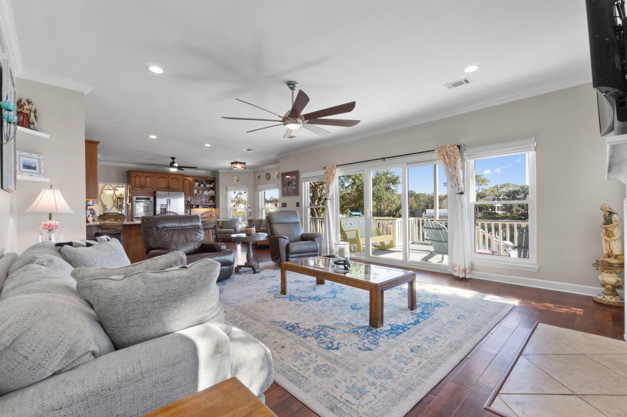 59 Lakeshore Drive