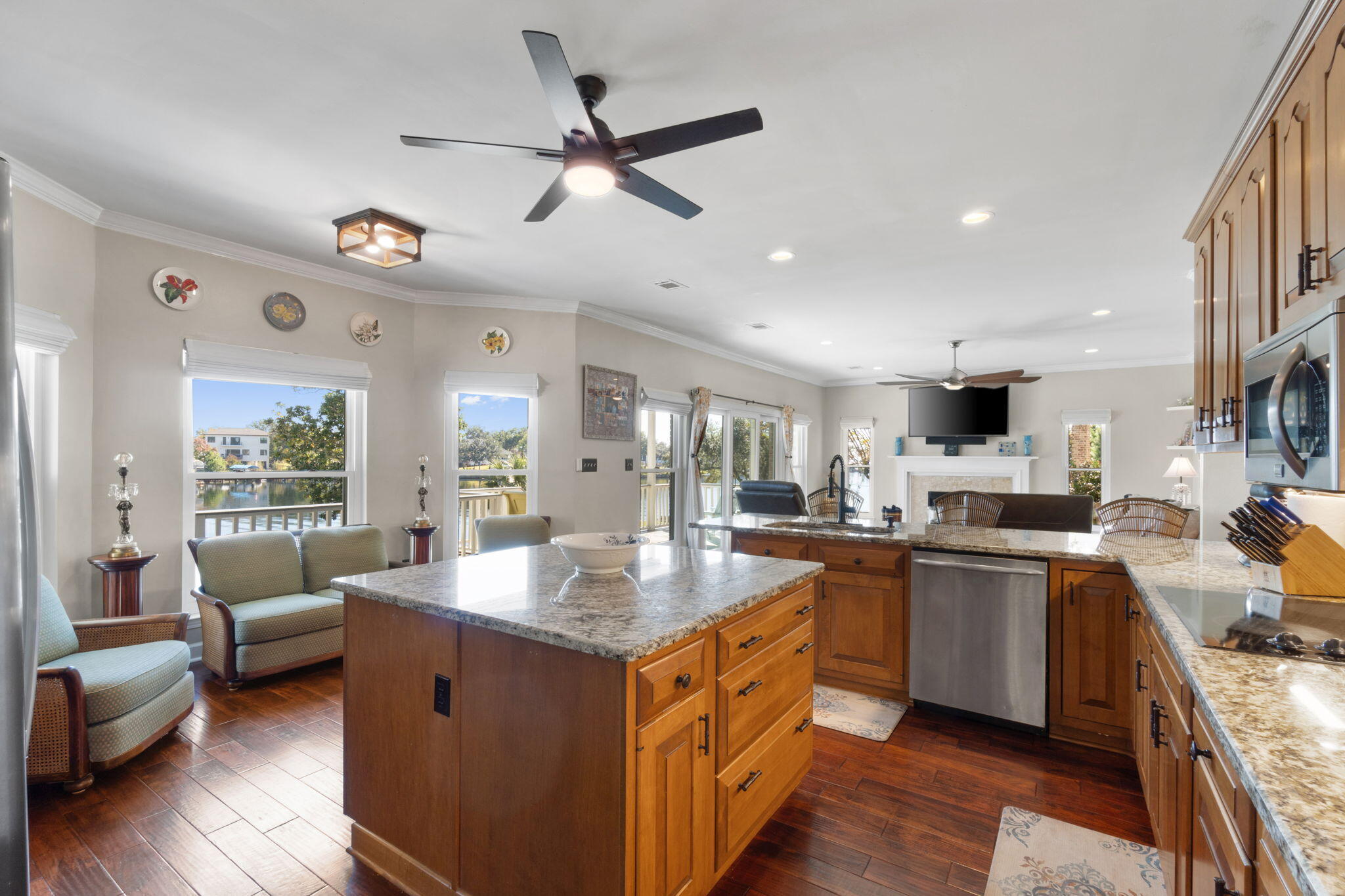 59 Lakeshore Drive