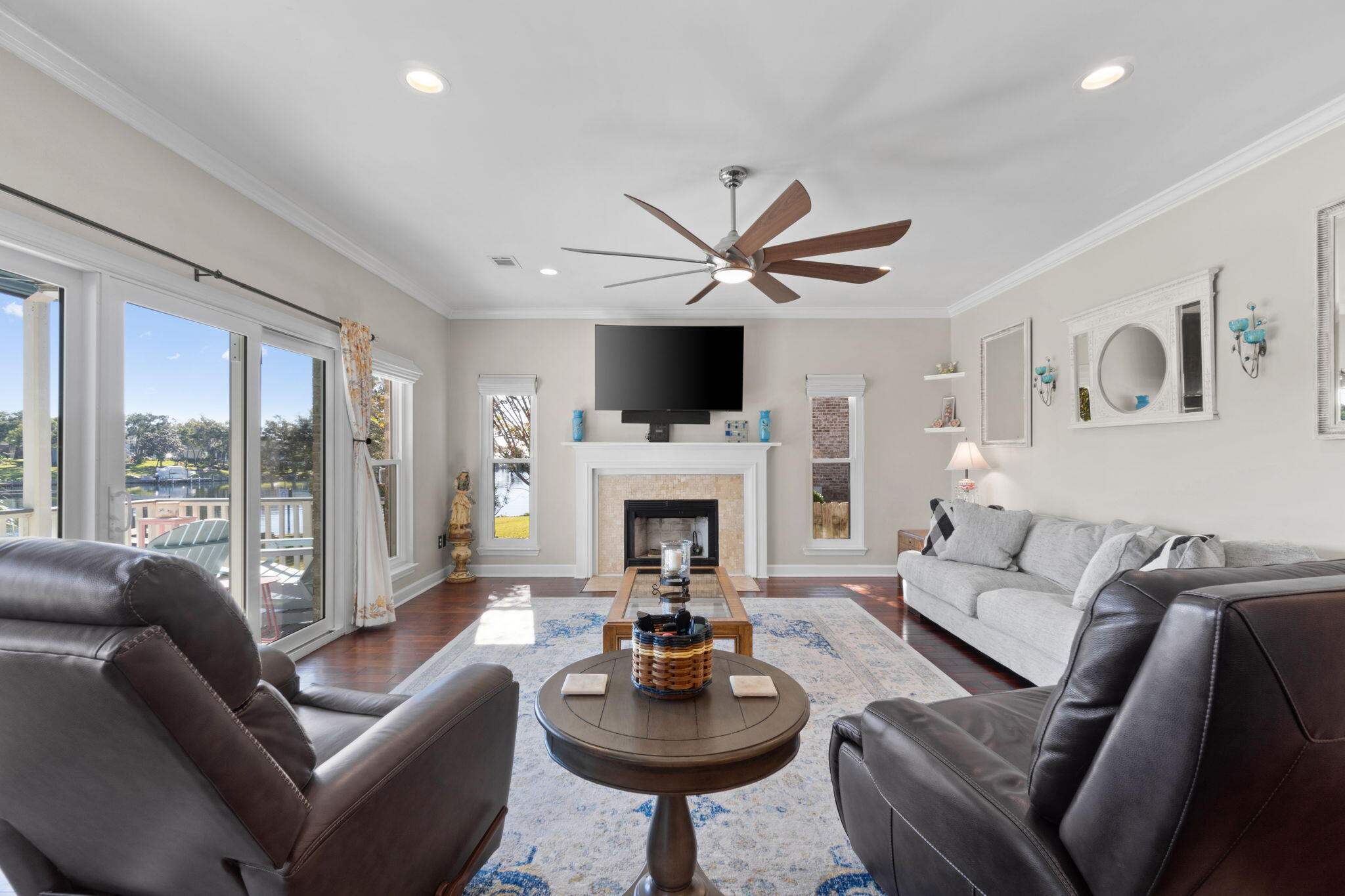 59 Lakeshore Drive