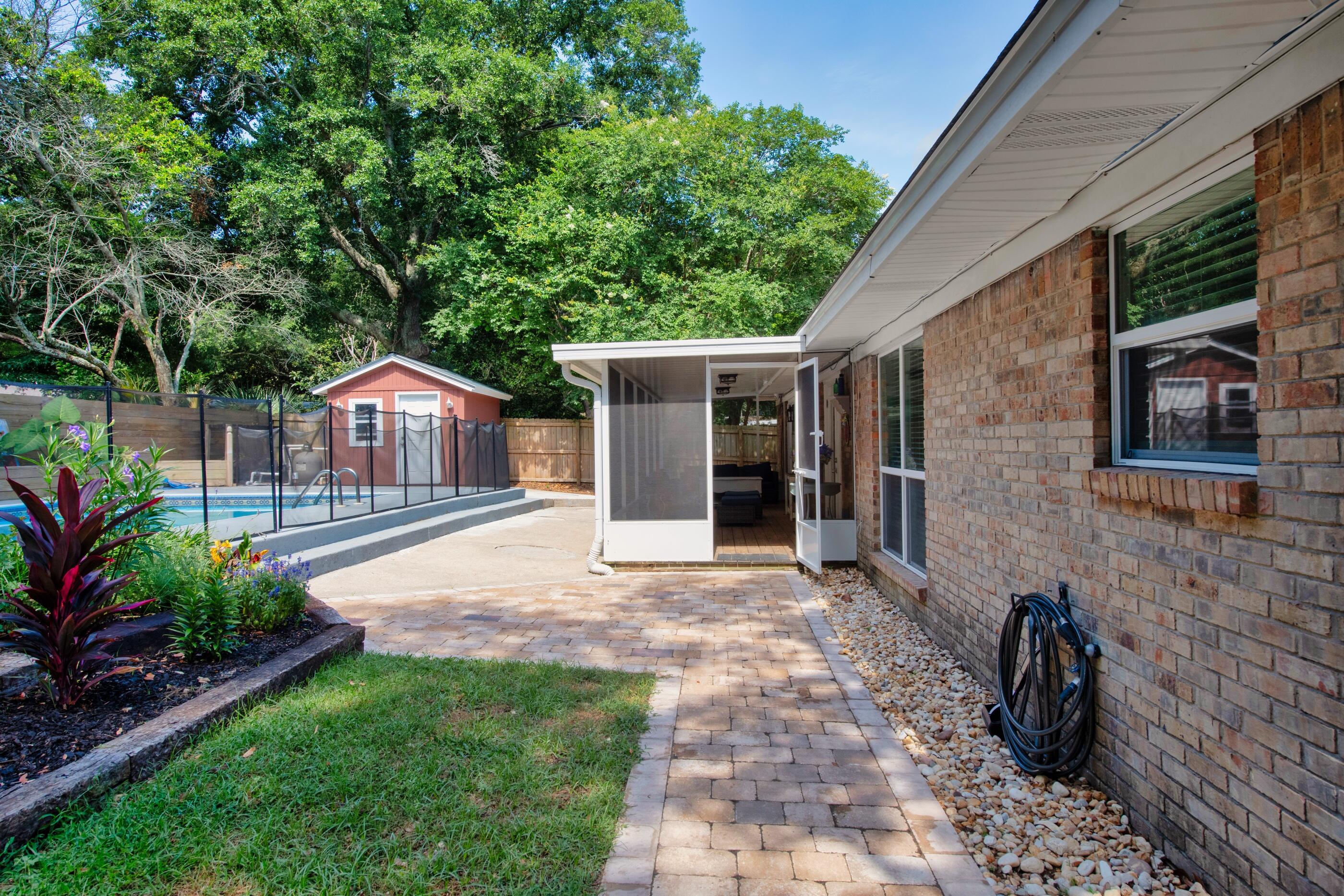 300 NW Vaughan Street