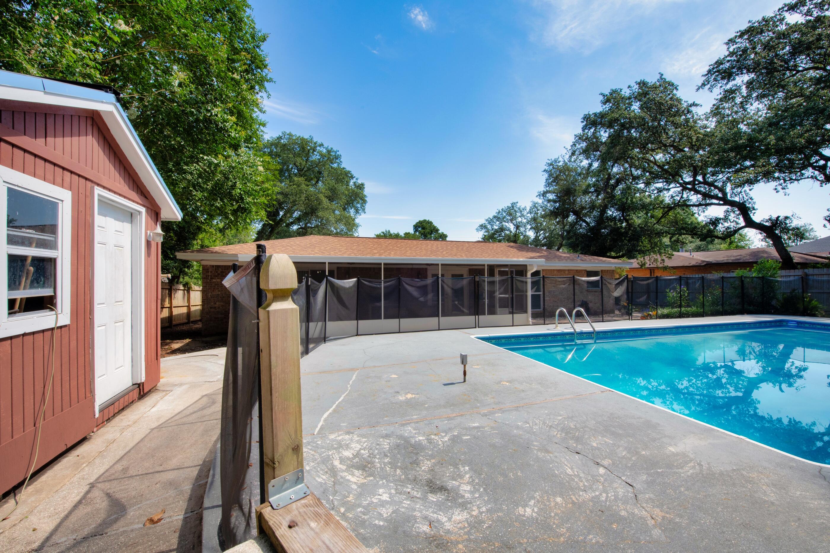 300 NW Vaughan Street