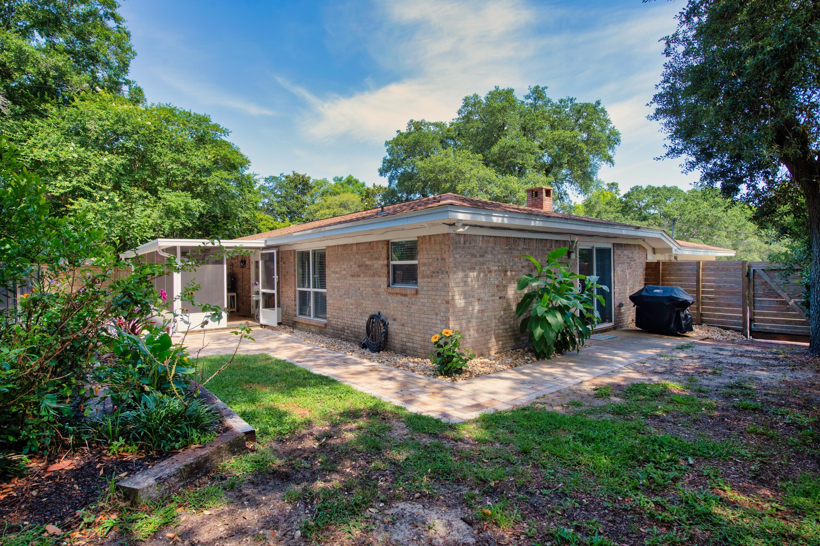 300 NW Vaughan Street