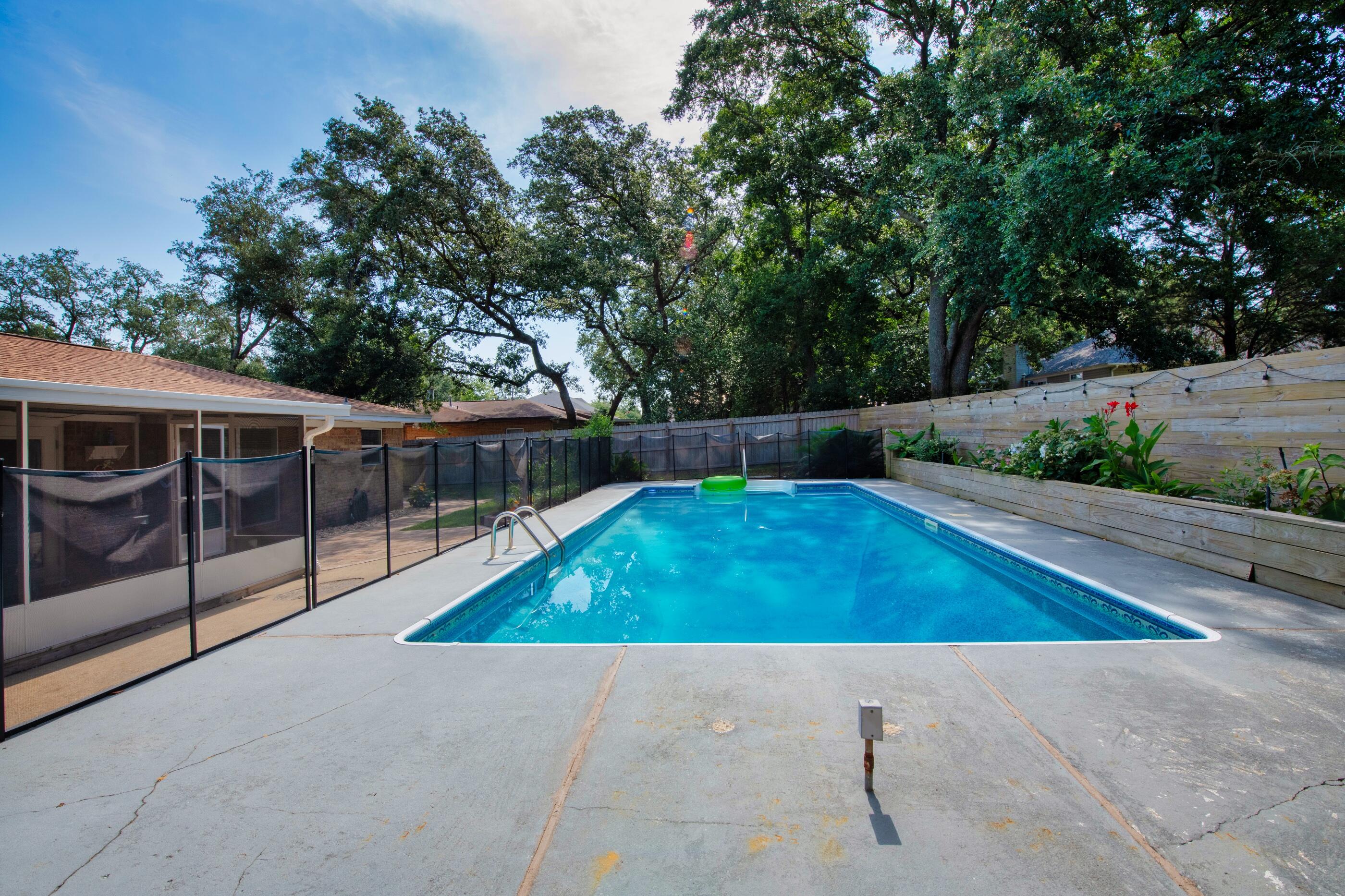 300 NW Vaughan Street