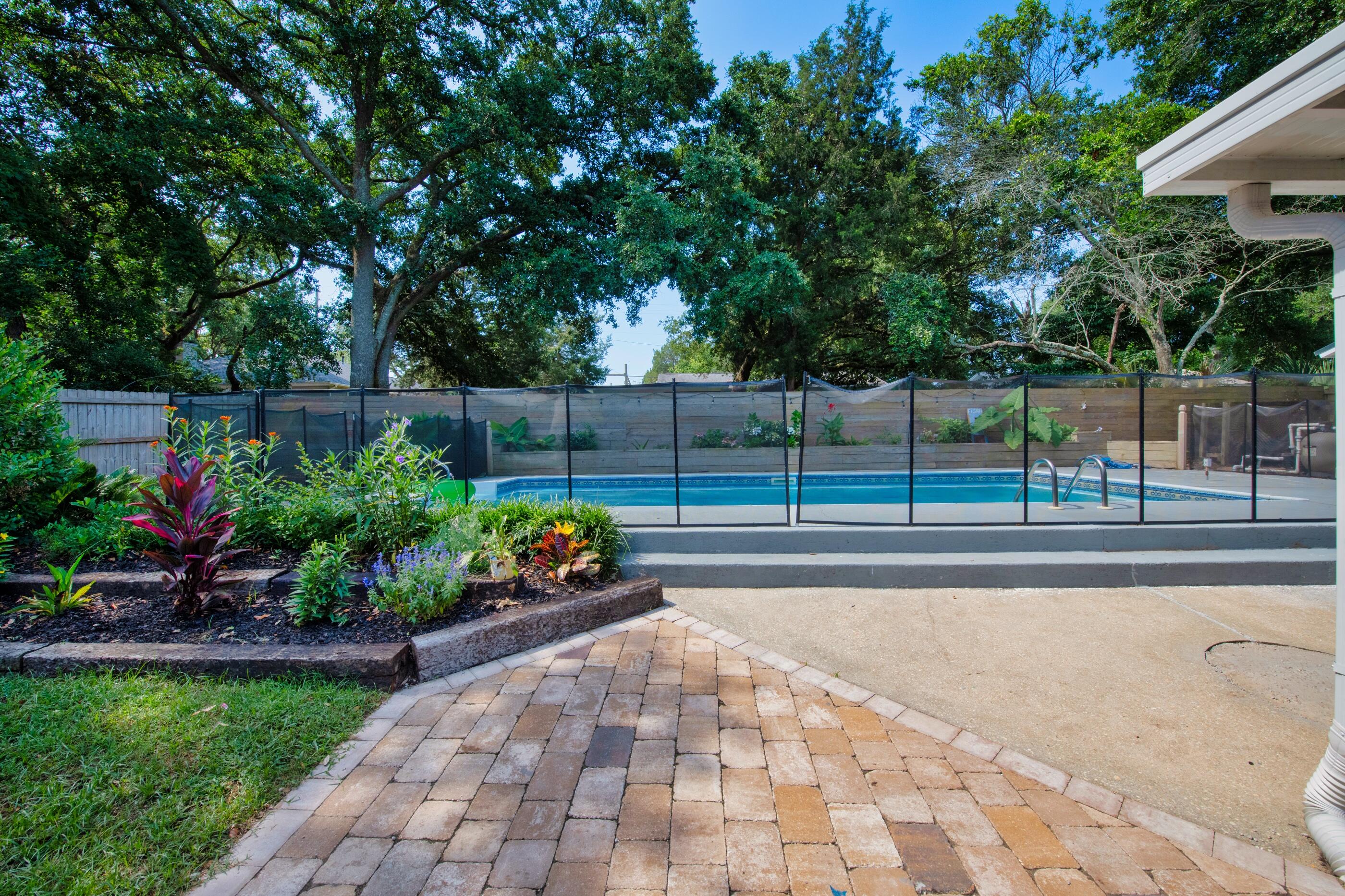 300 NW Vaughan Street