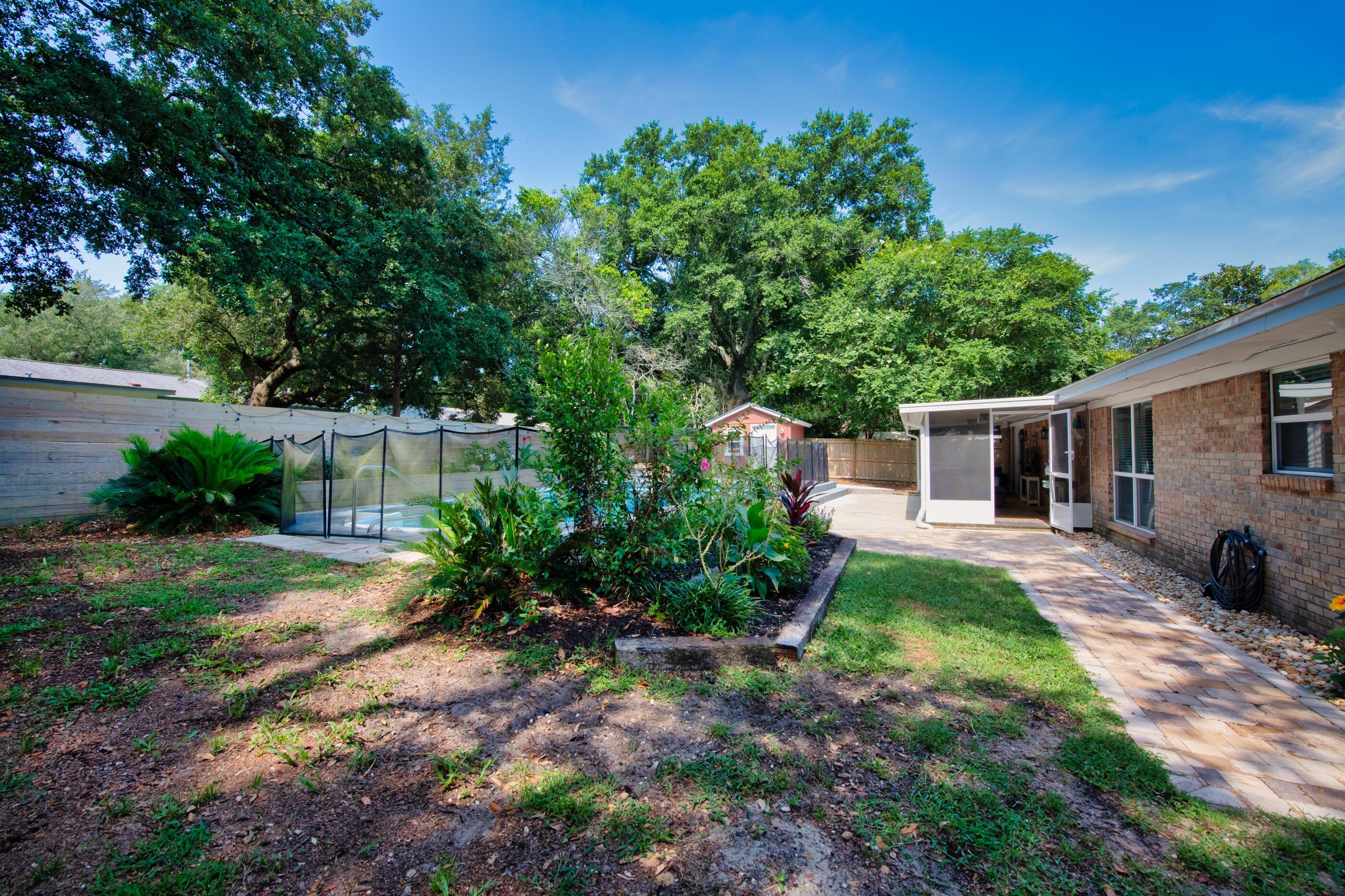 300 NW Vaughan Street