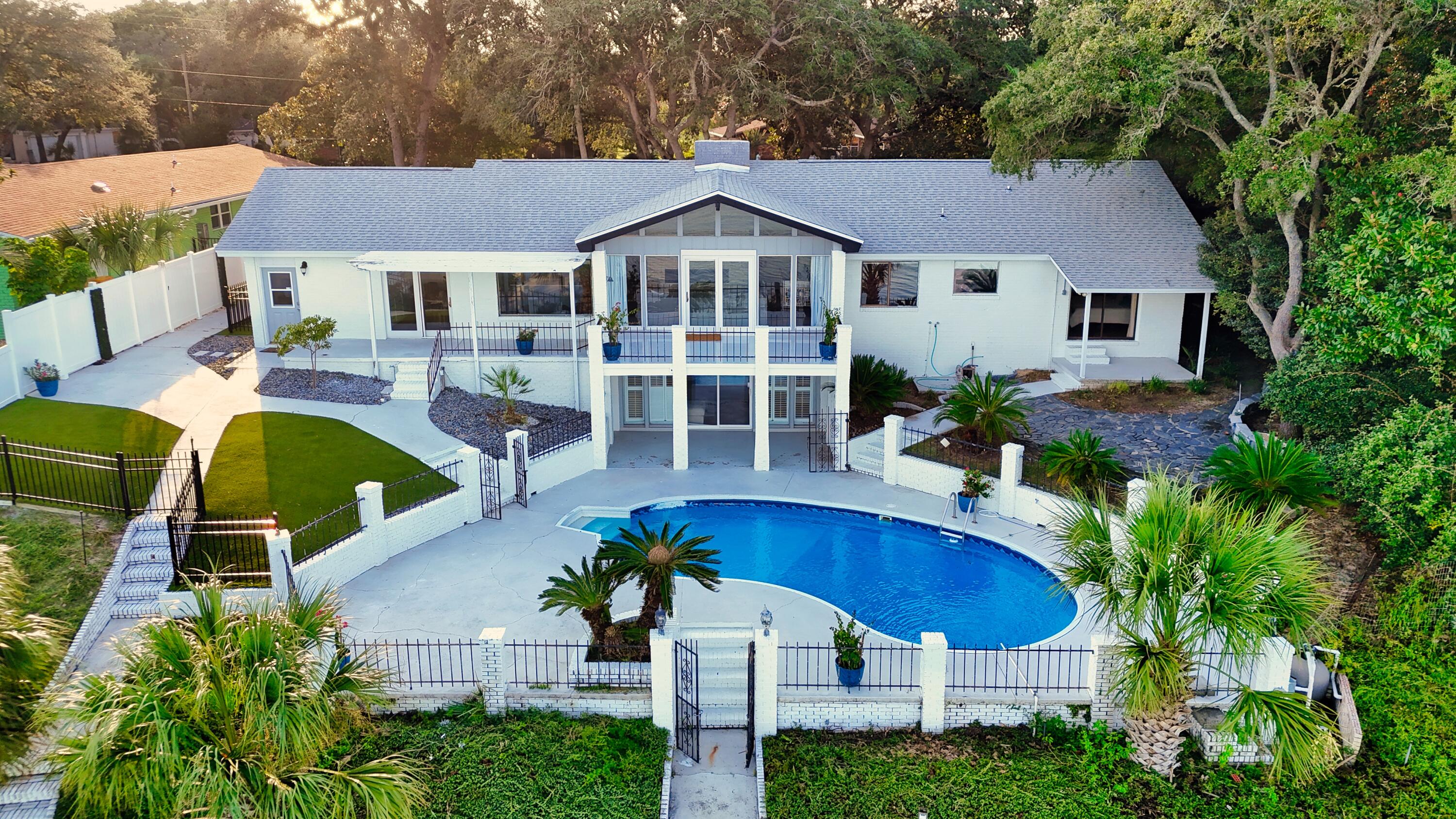 13 Country Club Road