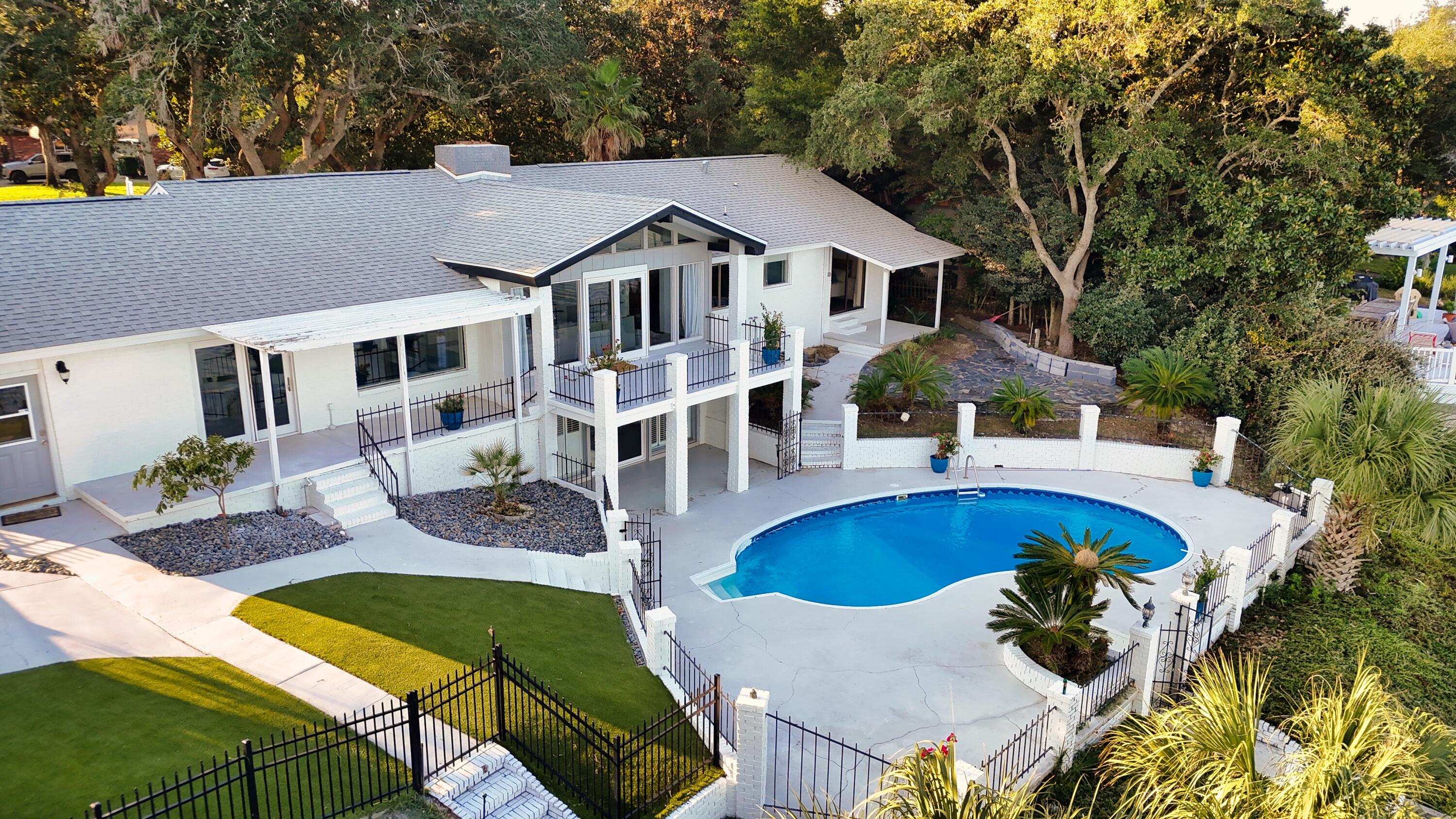 13 Country Club Road