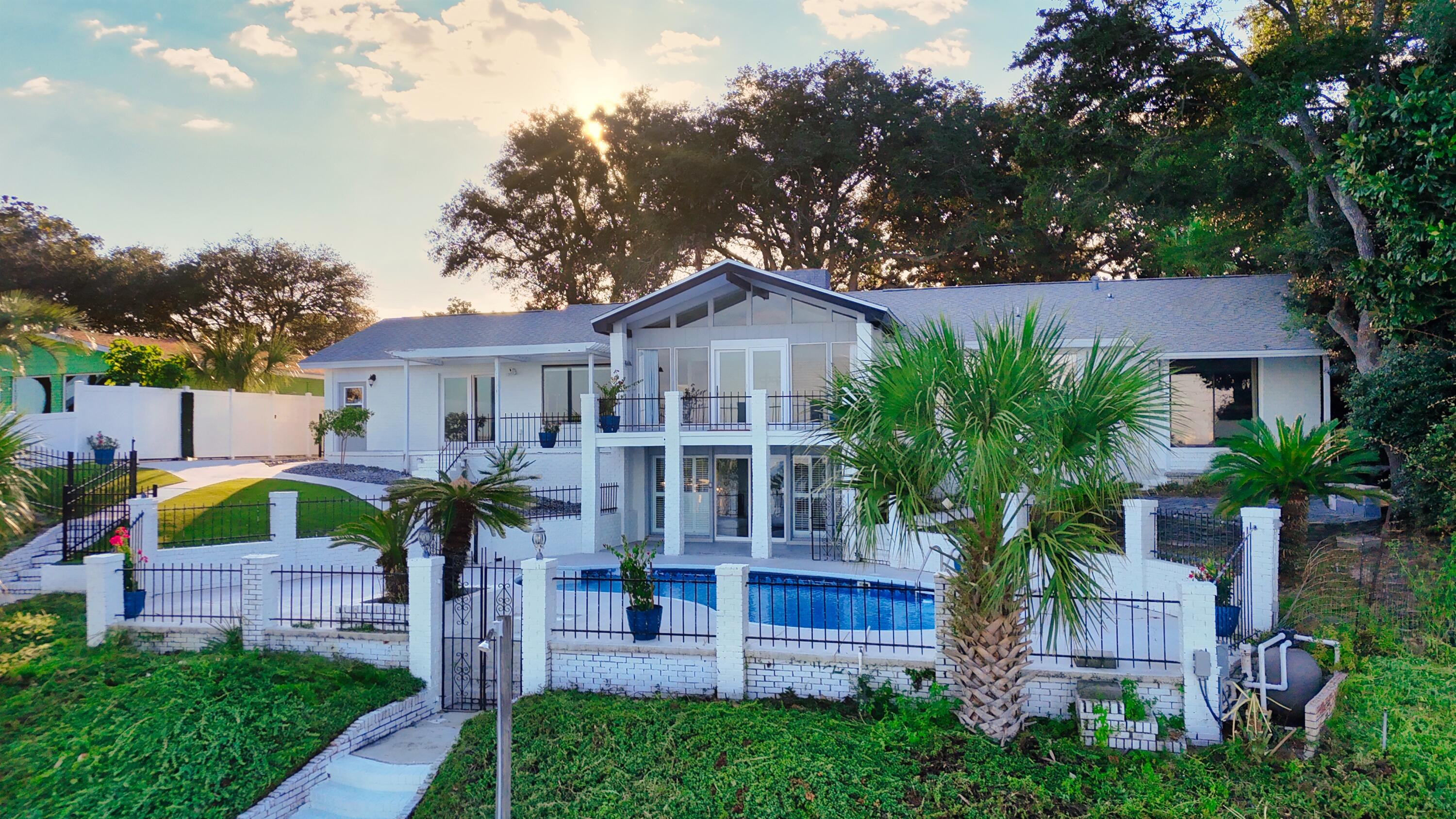 13 Country Club Road