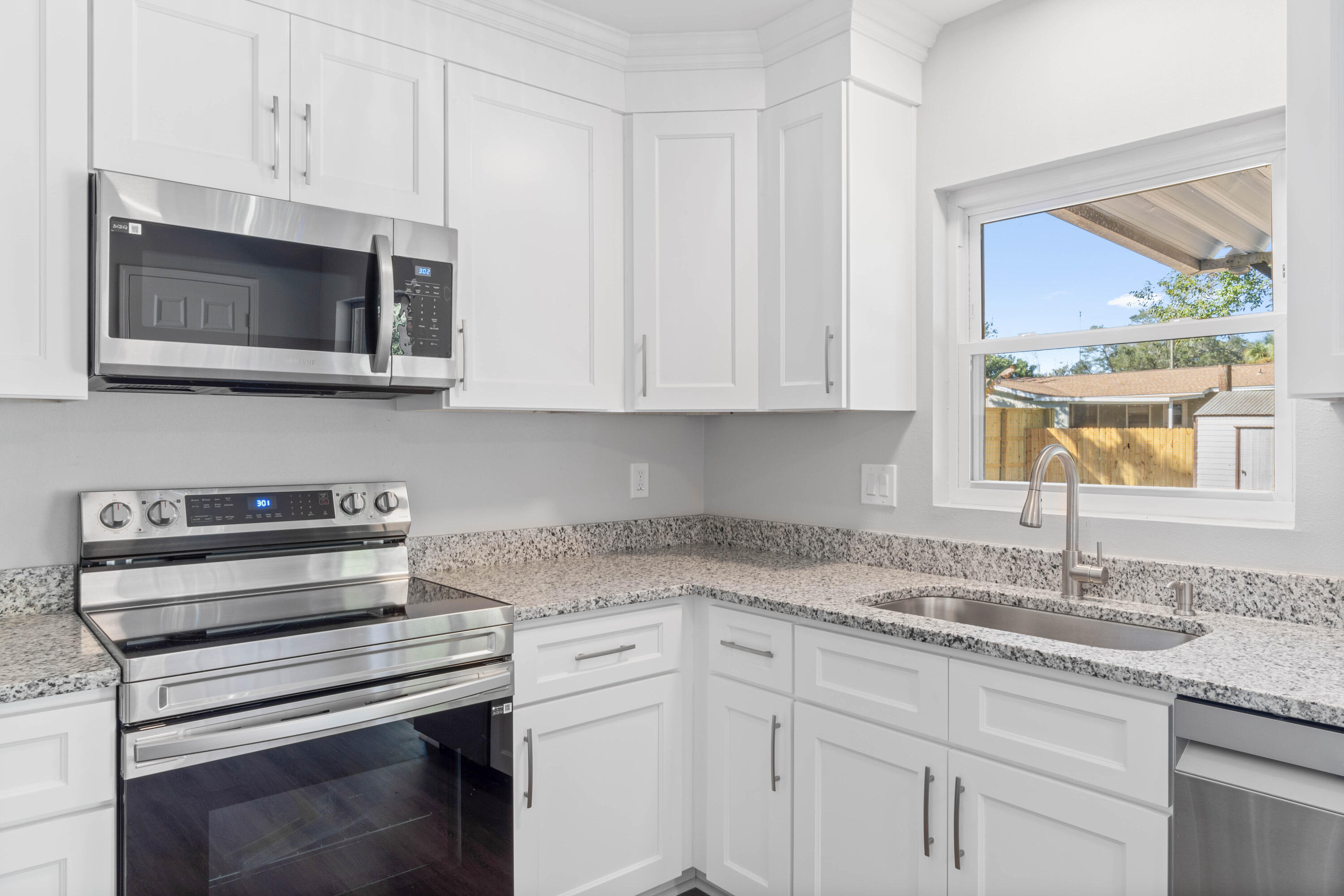 406 NW Oakland Circle