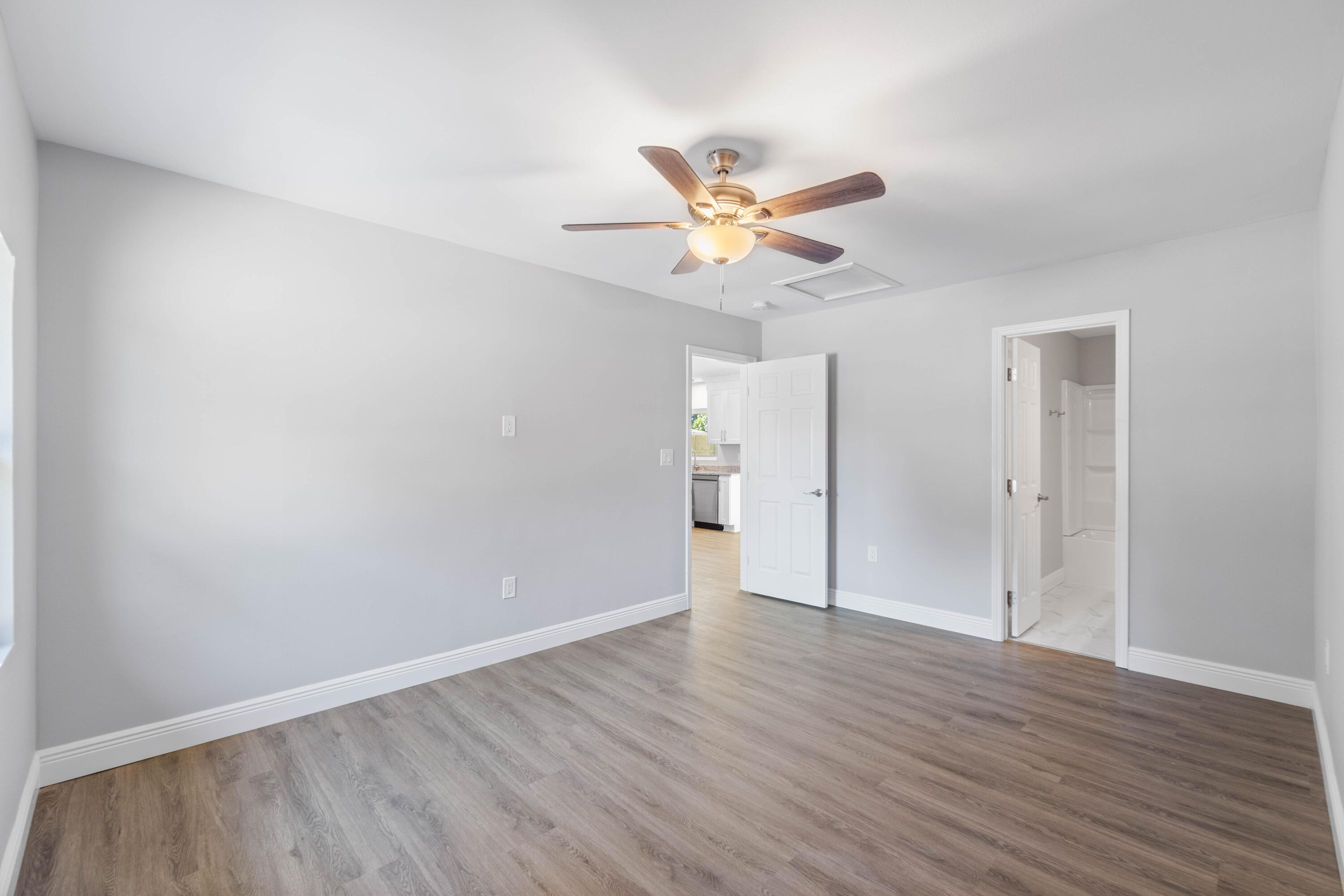 406 NW Oakland Circle