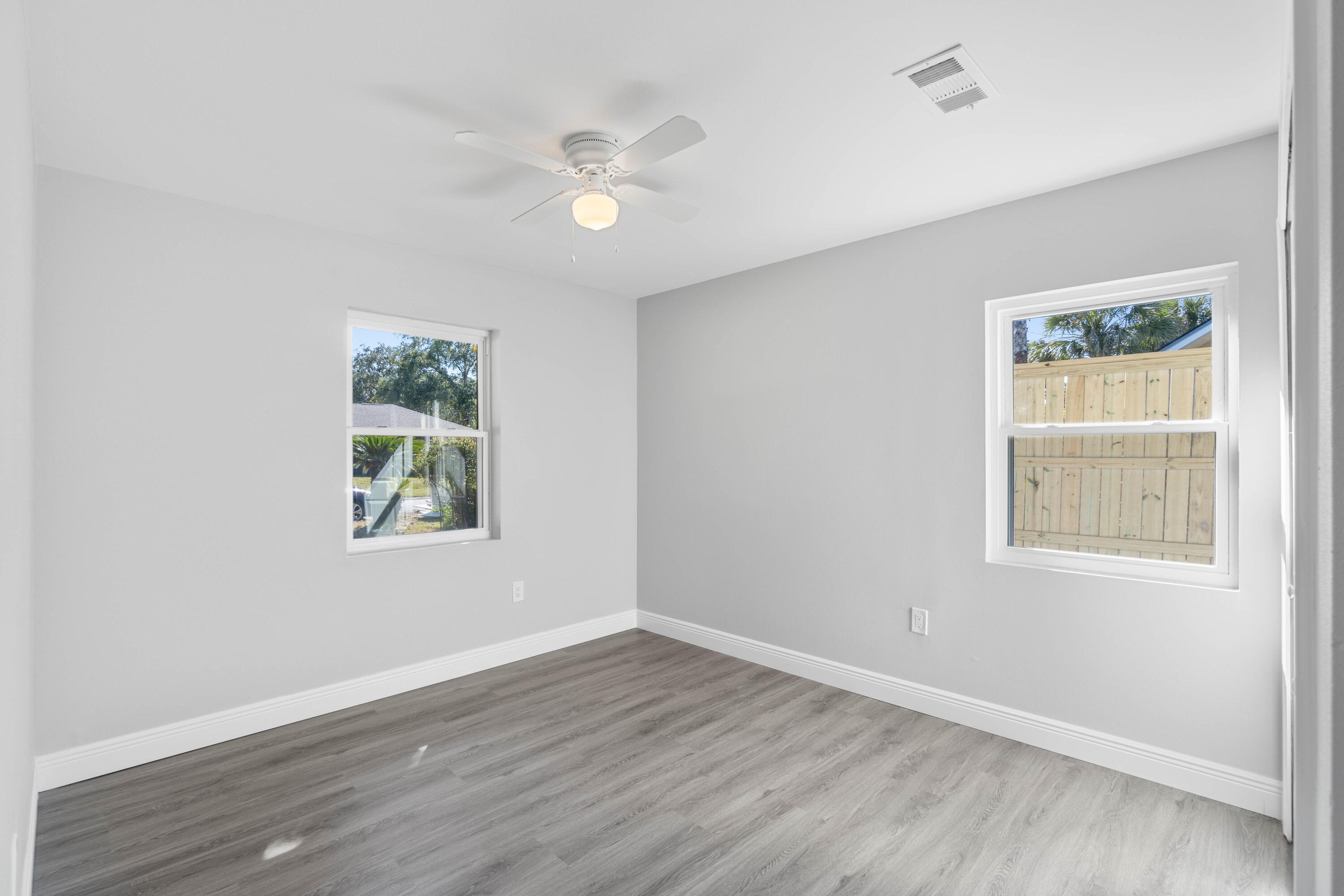 406 NW Oakland Circle