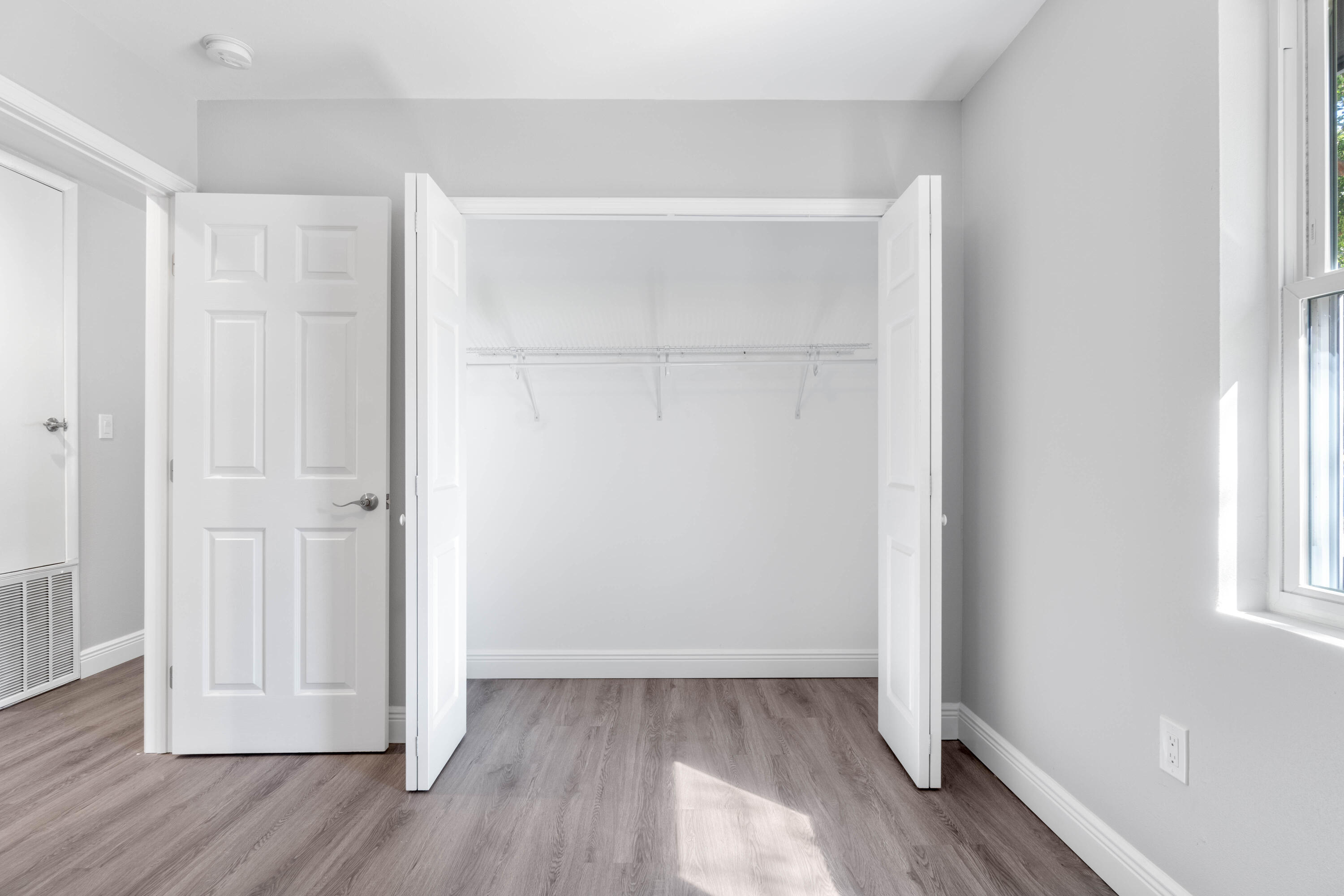 406 NW Oakland Circle