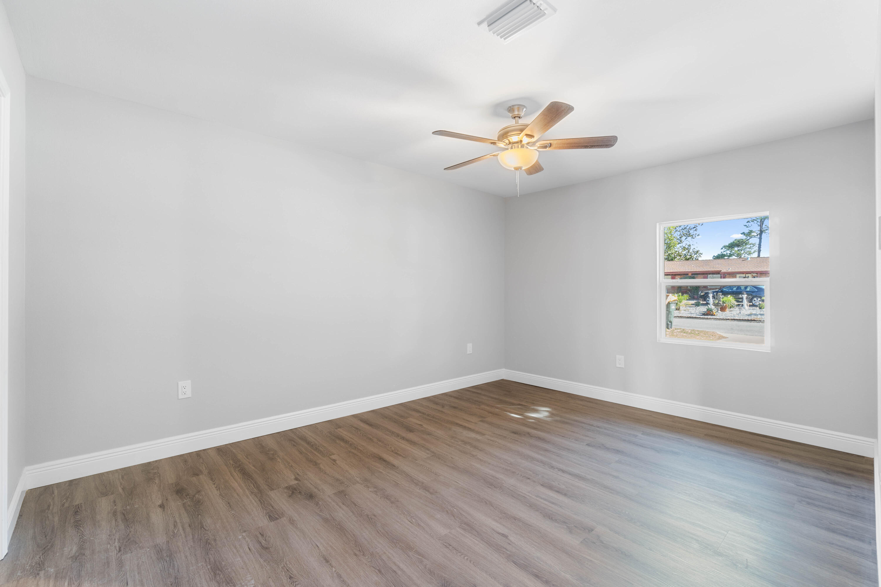 406 NW Oakland Circle