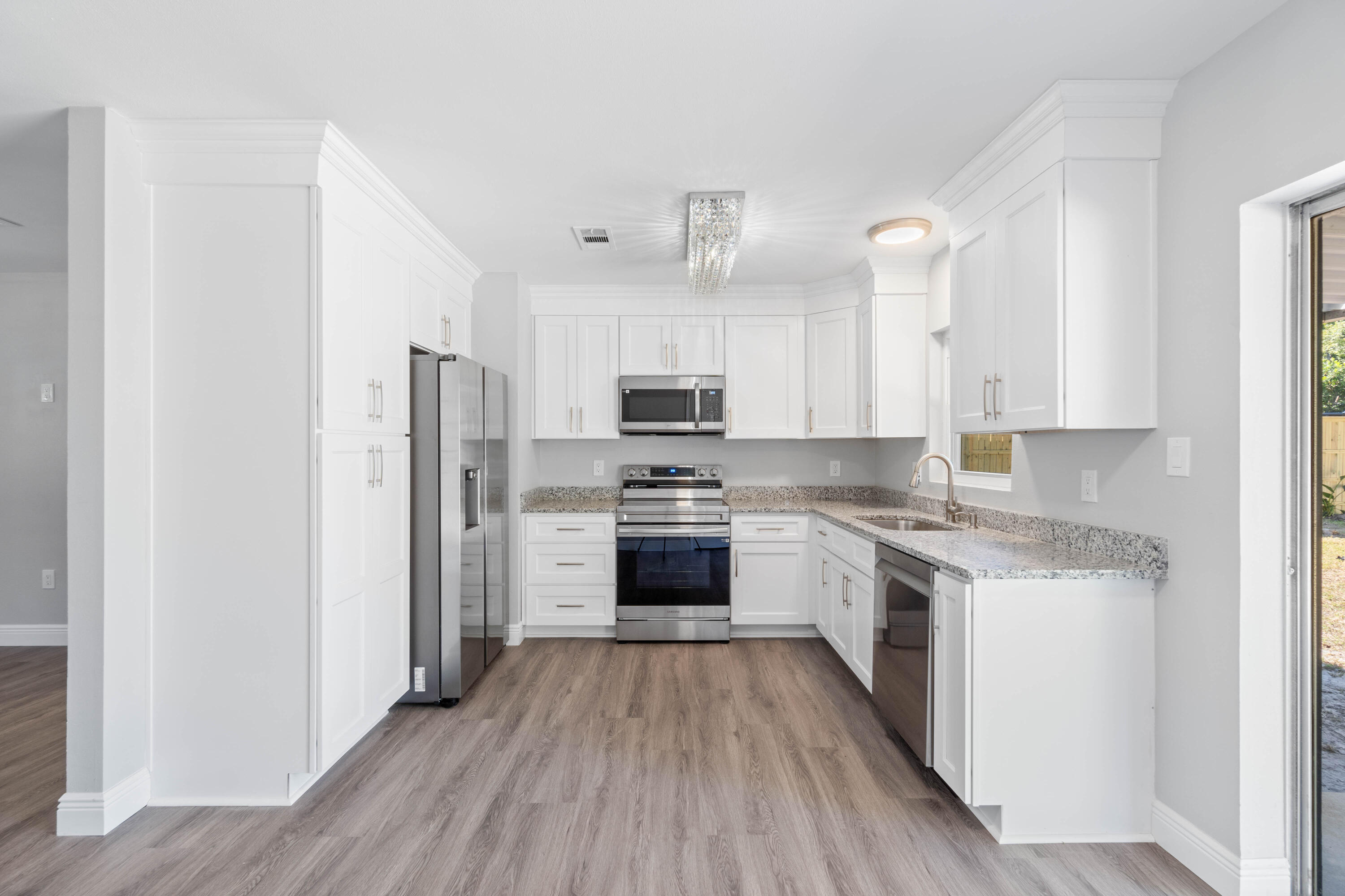 406 NW Oakland Circle