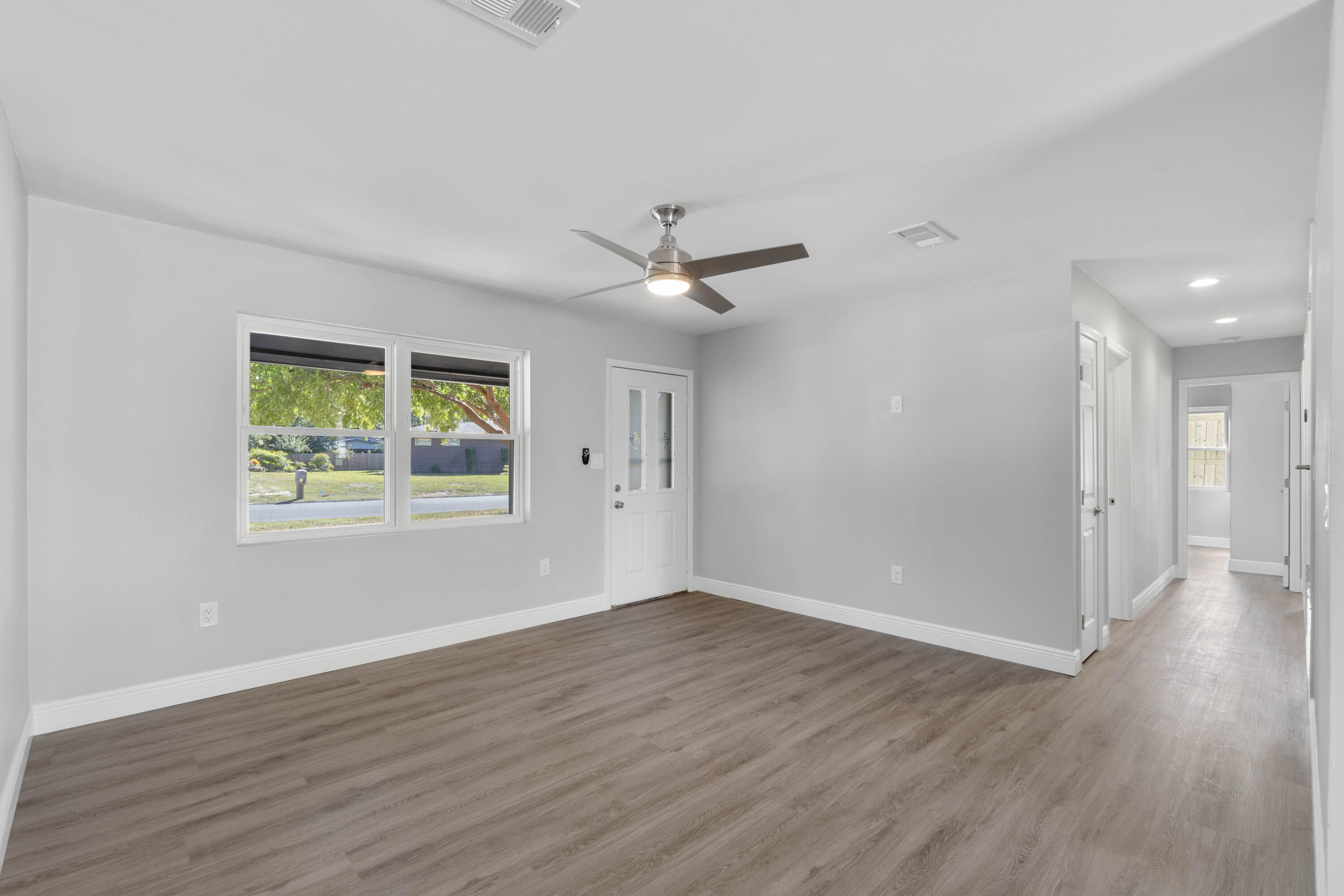 406 NW Oakland Circle