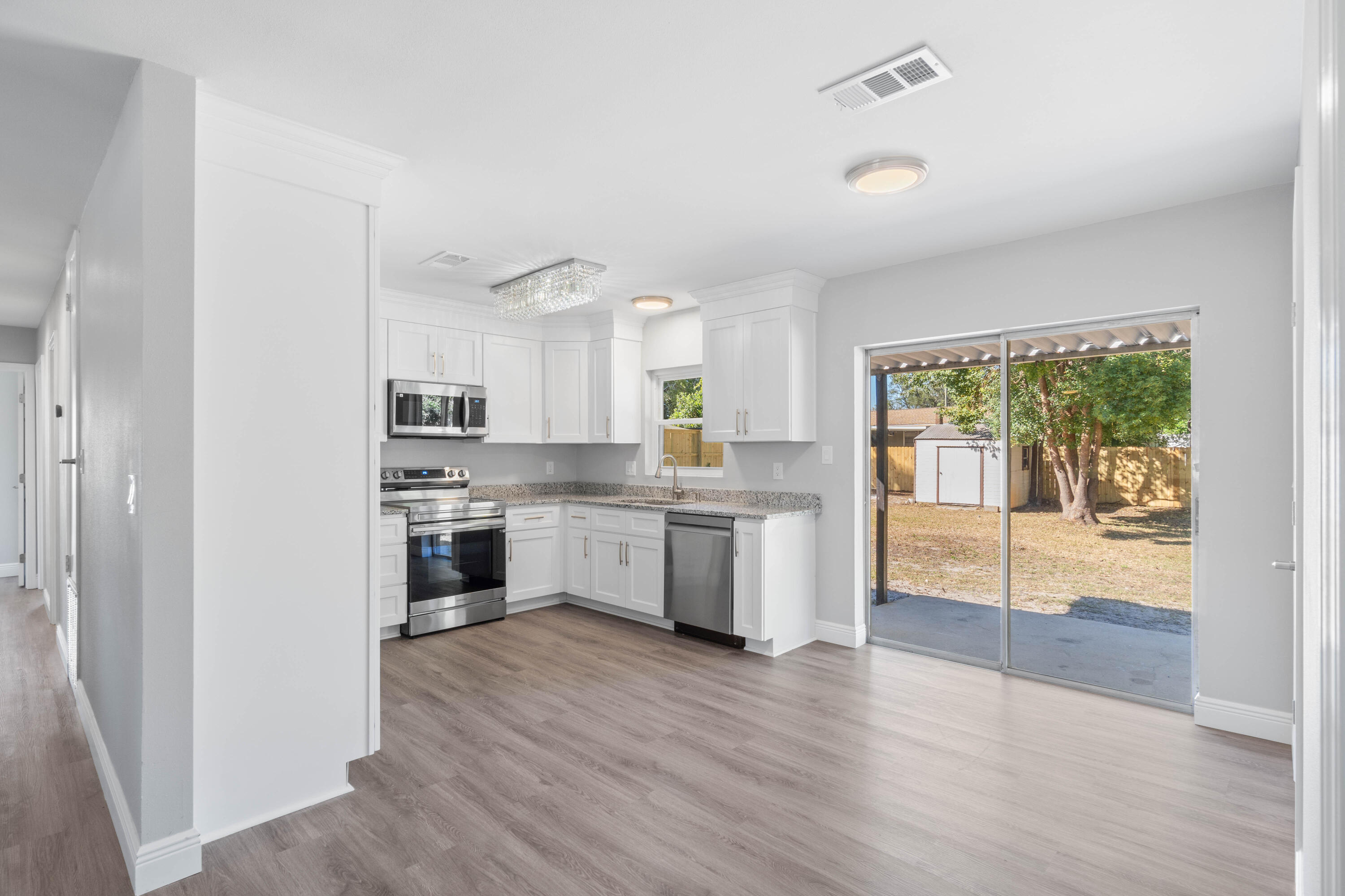 406 NW Oakland Circle