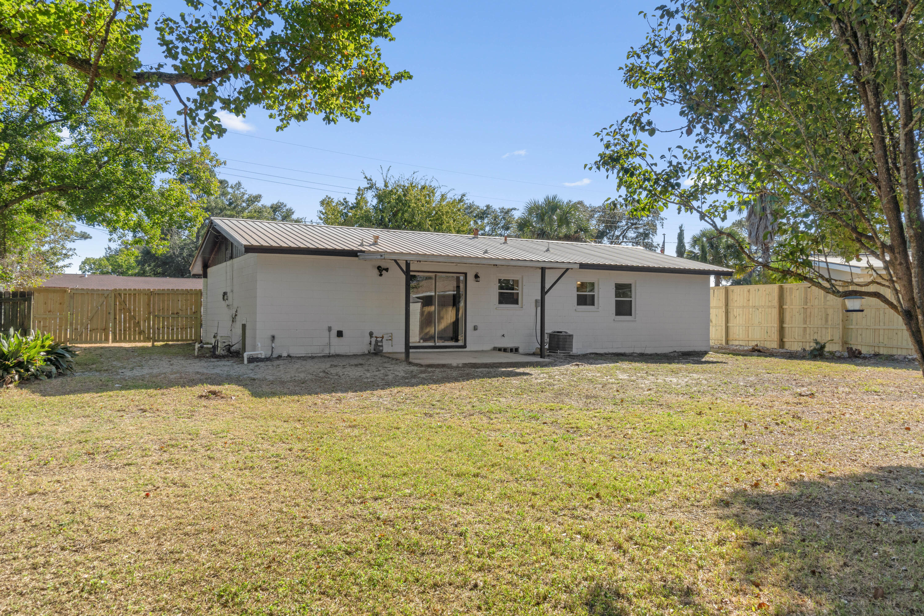 406 NW Oakland Circle