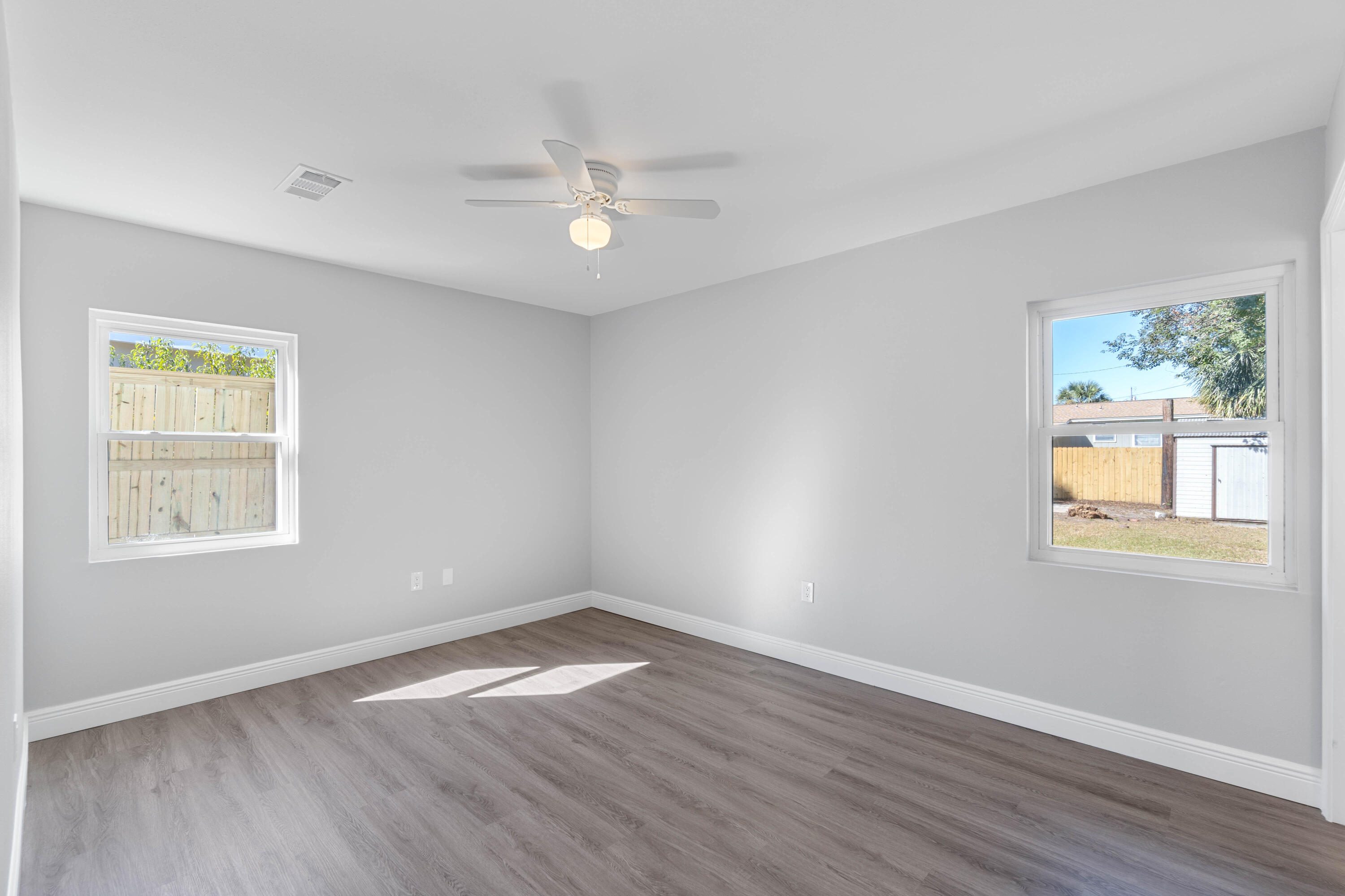 406 NW Oakland Circle