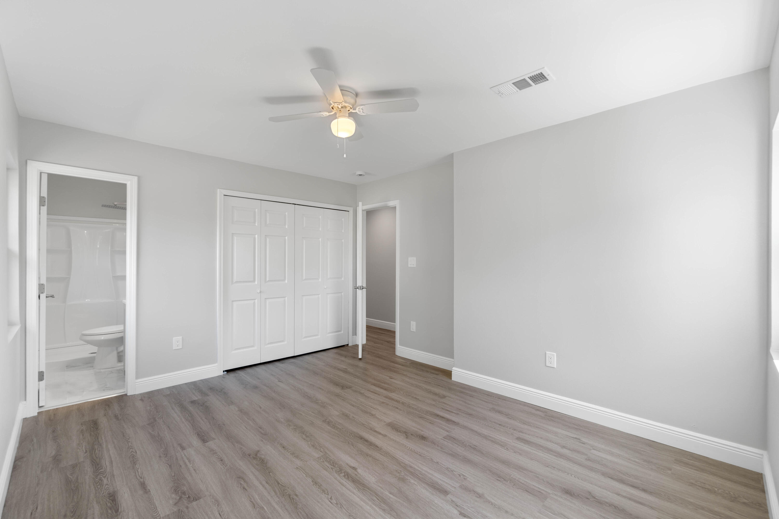 406 NW Oakland Circle