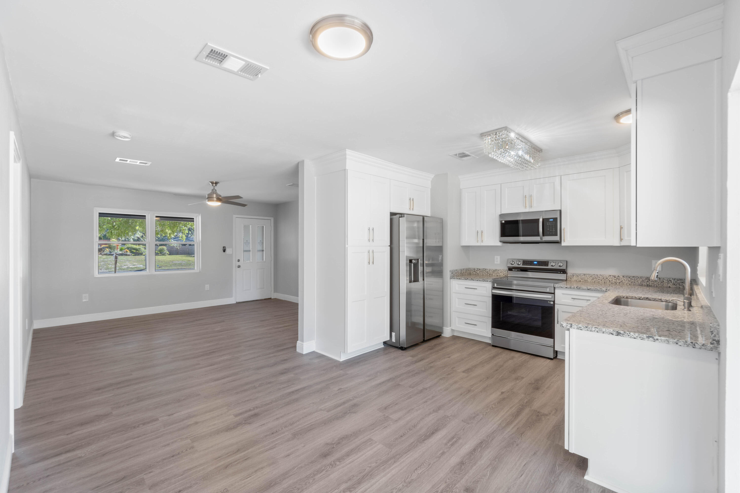 406 NW Oakland Circle