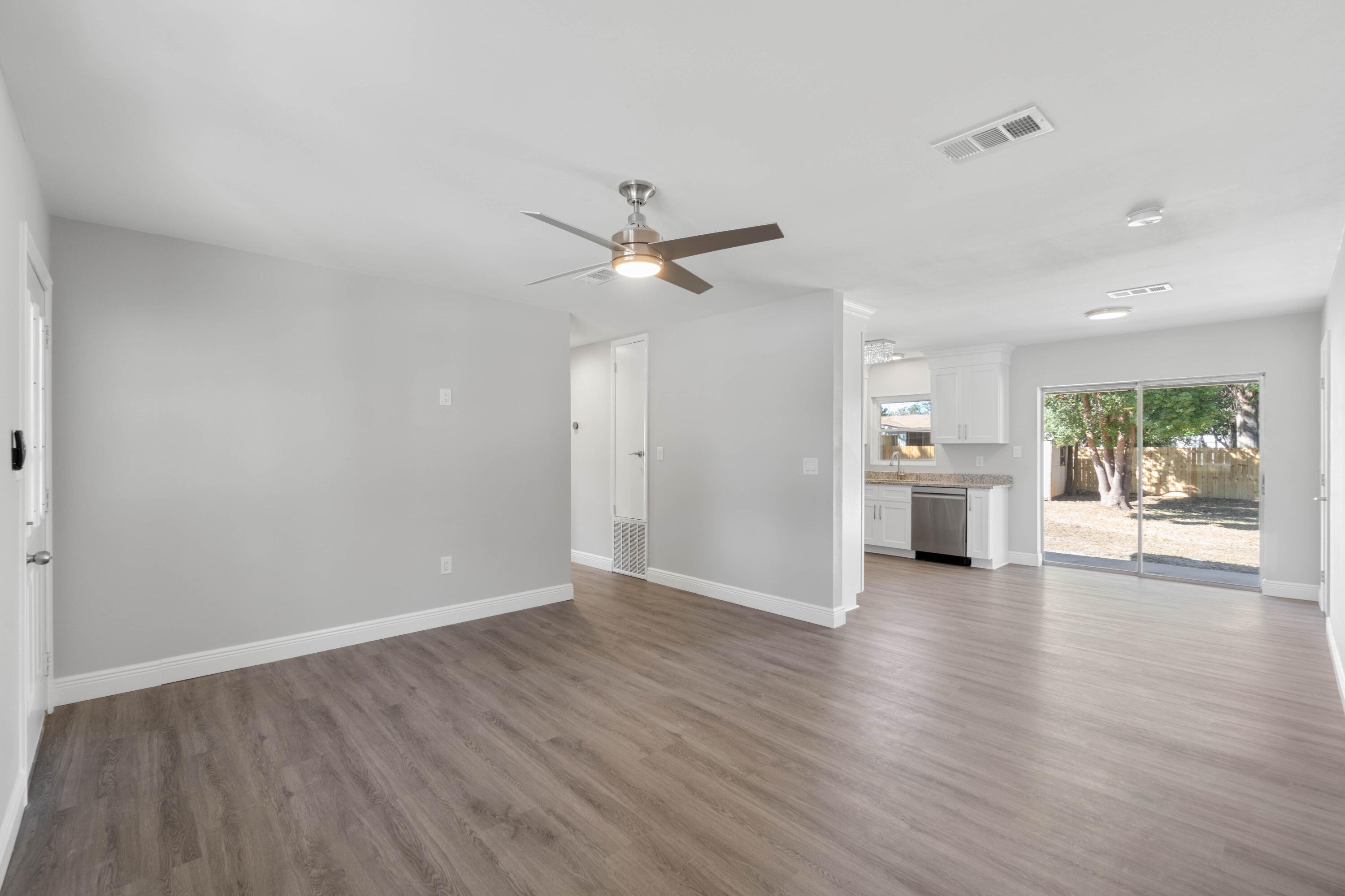 406 NW Oakland Circle