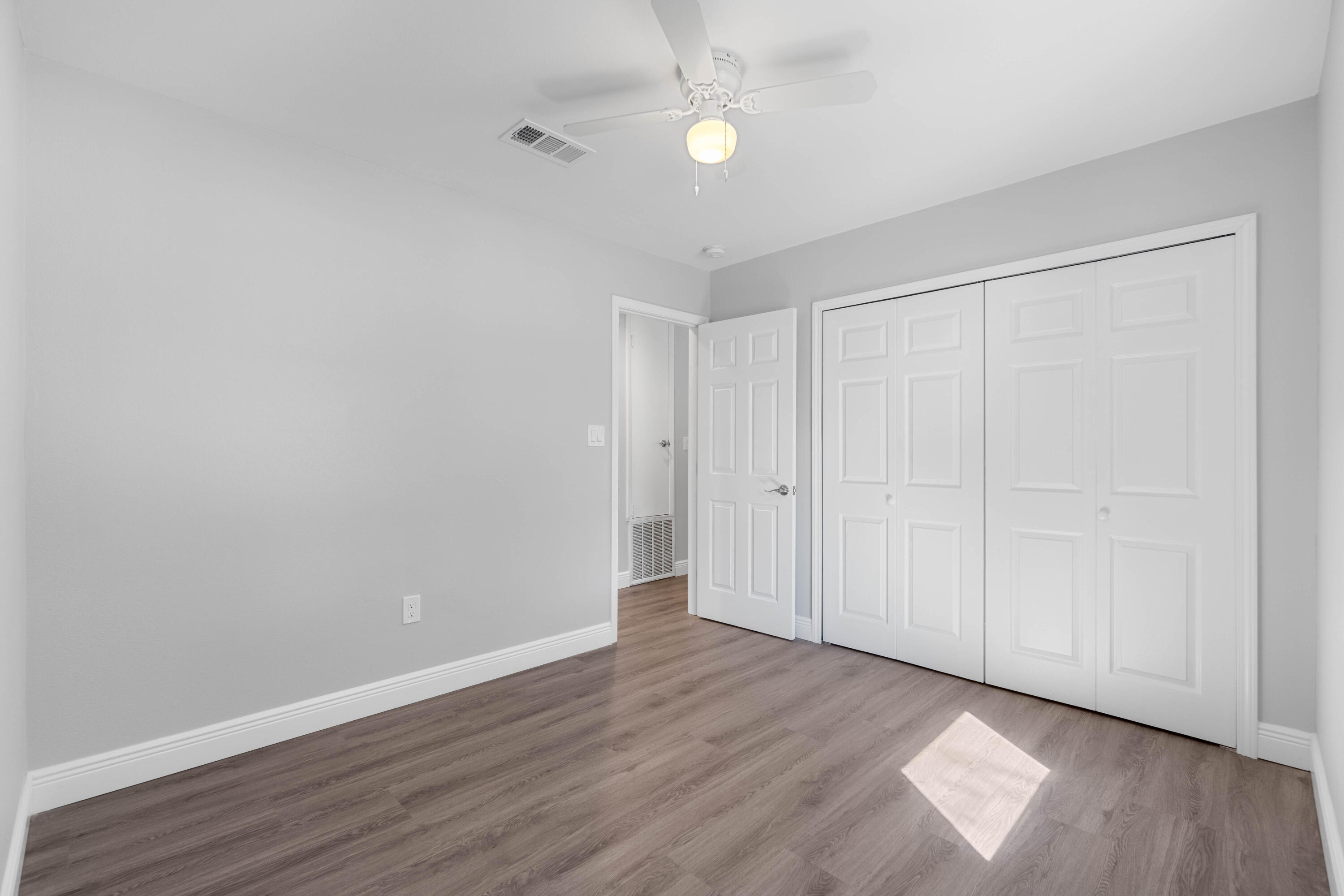 406 NW Oakland Circle