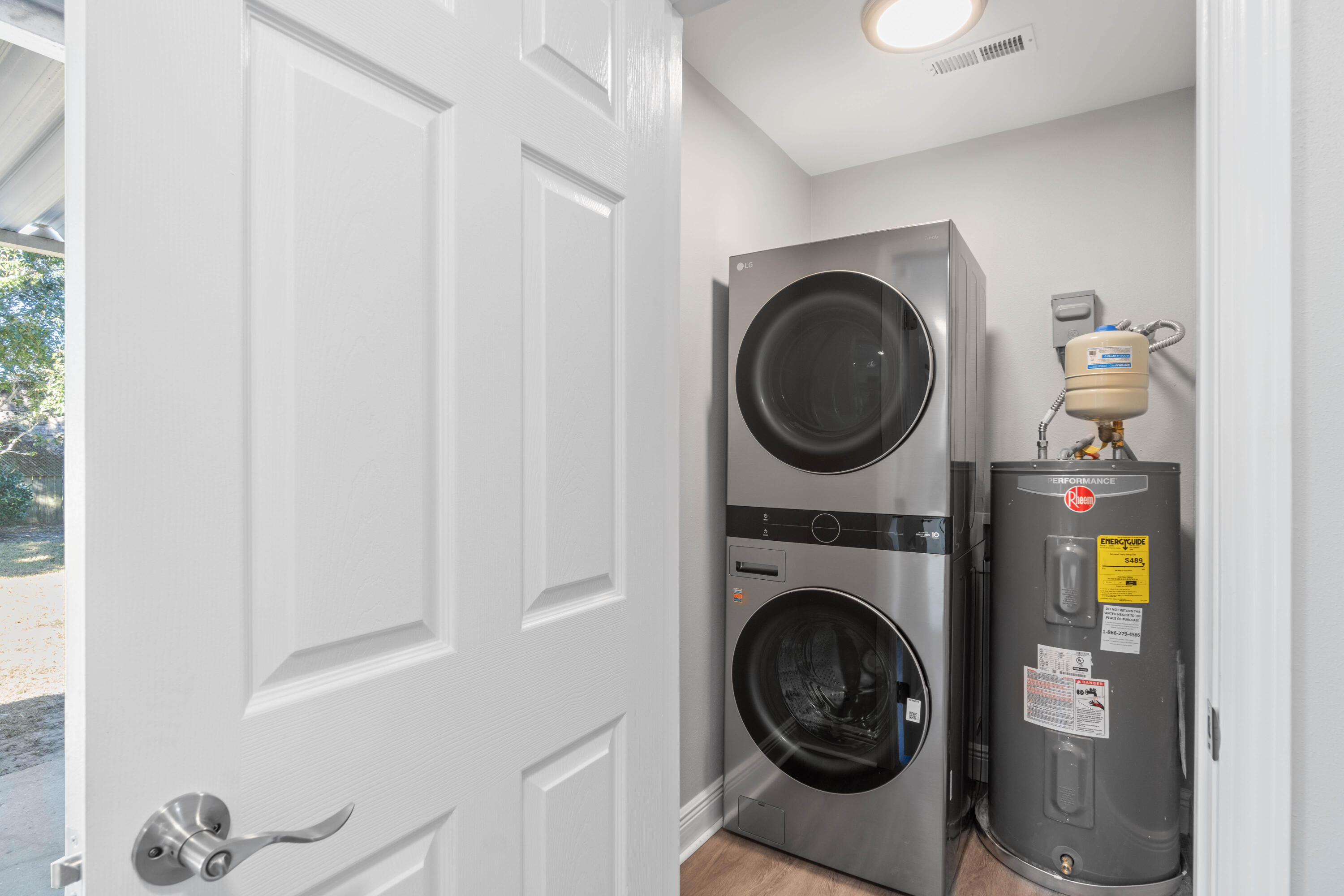 406 NW Oakland Circle