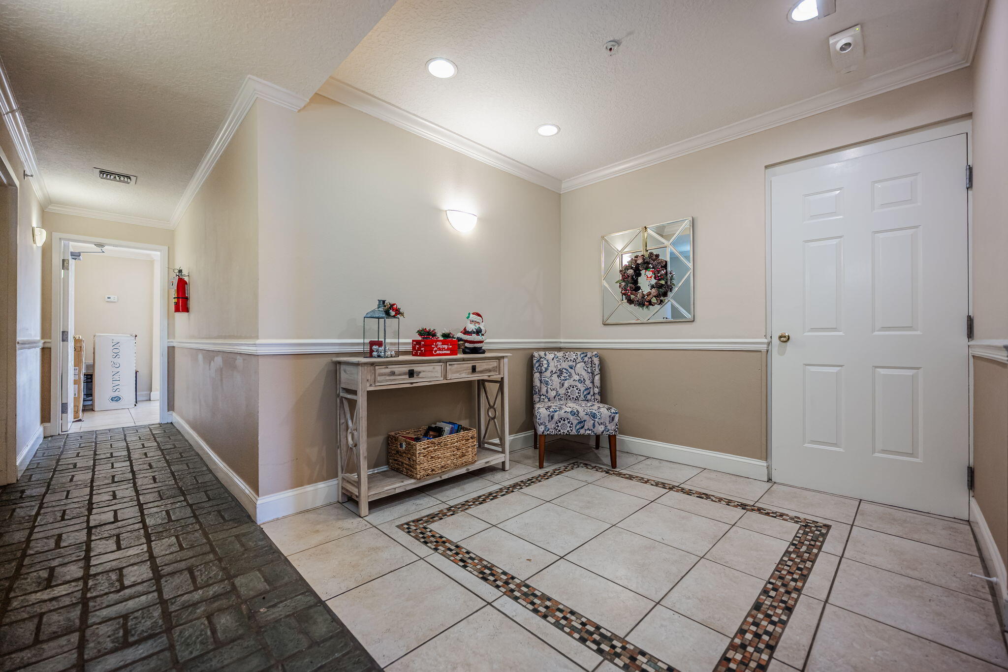 227 SE Alconese Avenue, UNIT E