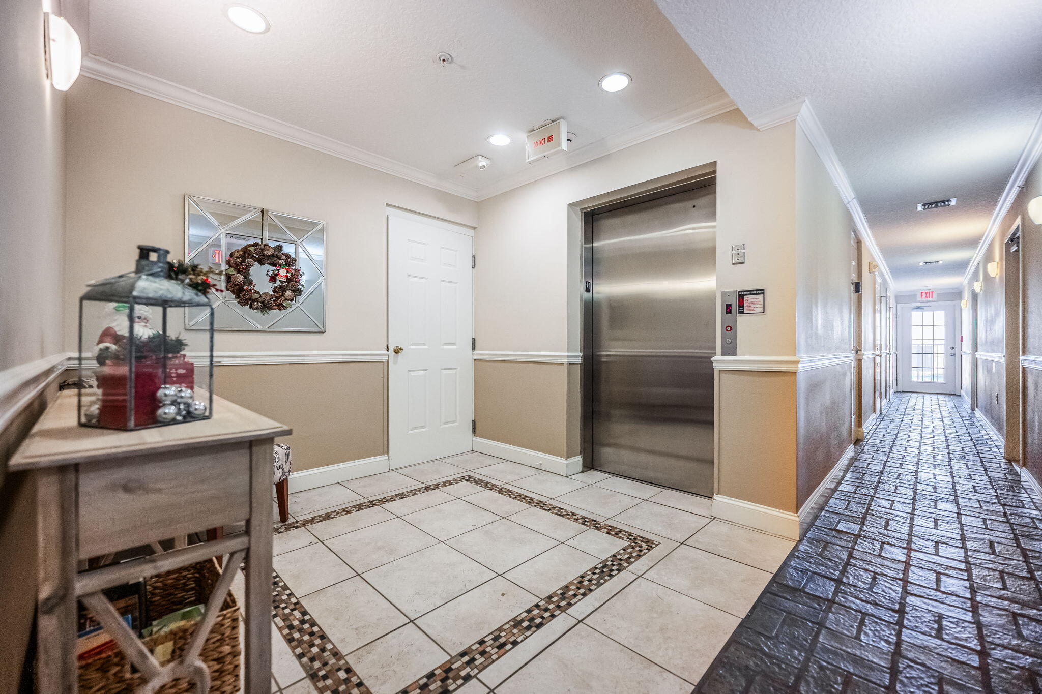 227 SE Alconese Avenue, UNIT E