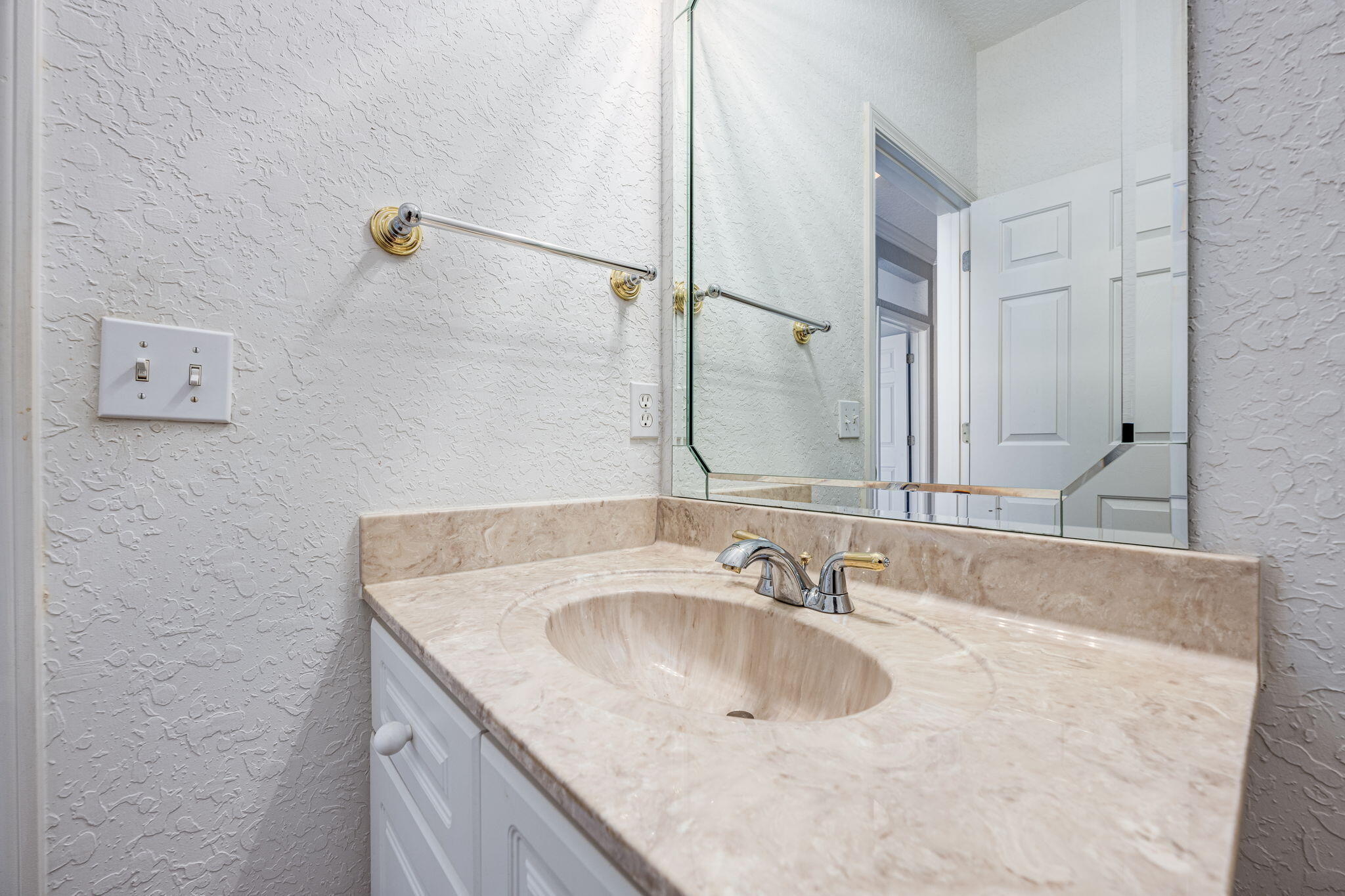 227 SE Alconese Avenue, UNIT E
