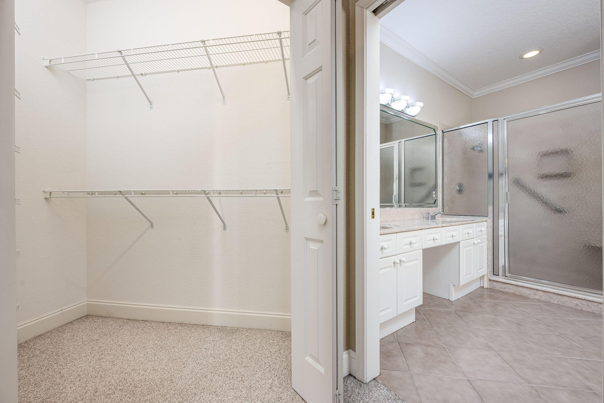 227 SE Alconese Avenue, UNIT E