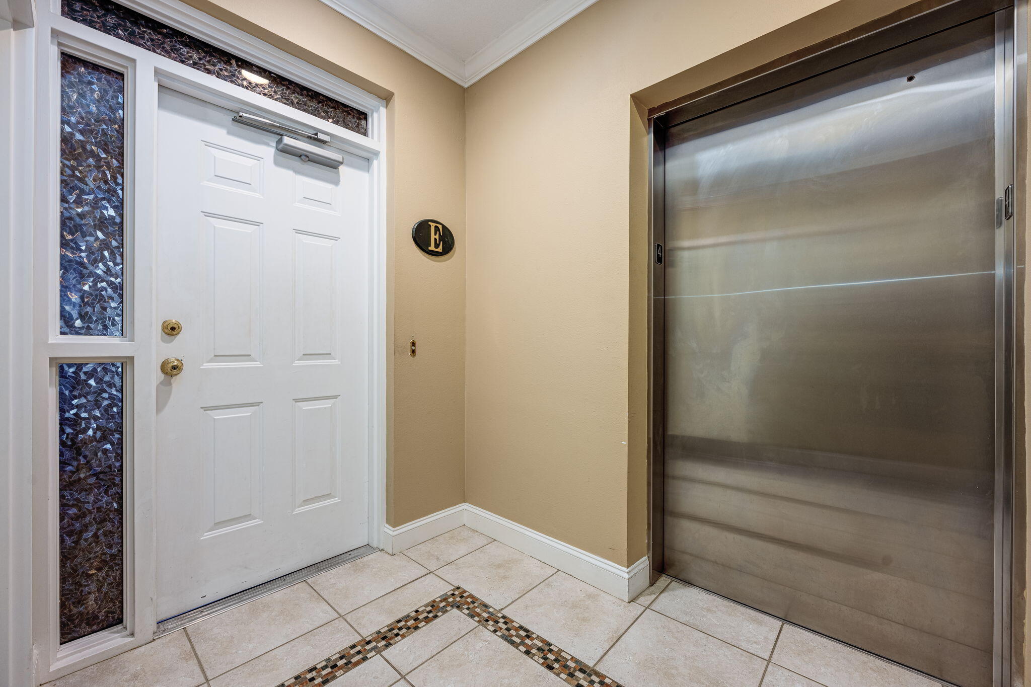 227 SE Alconese Avenue, UNIT E